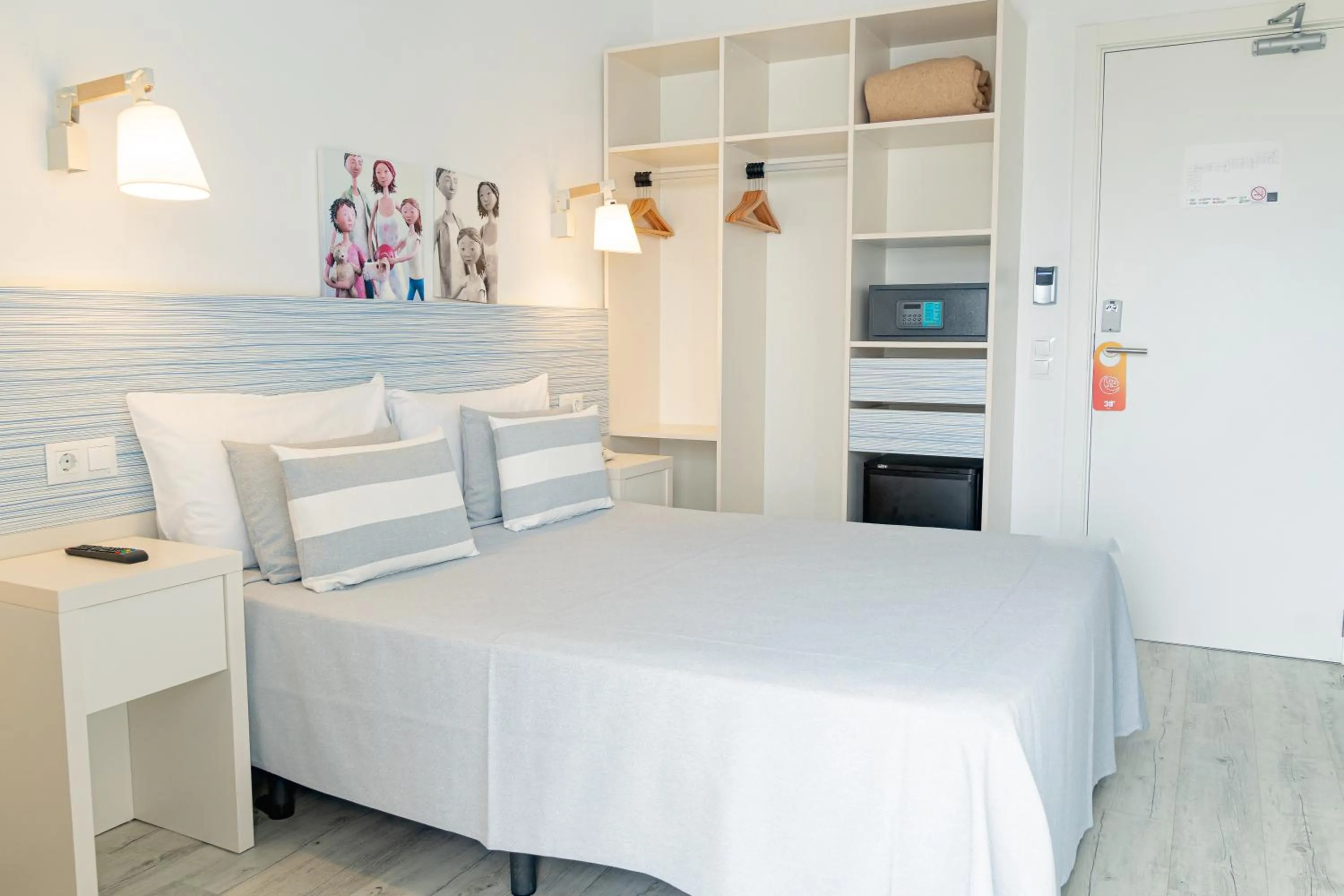 Photo of the whole room, Bed in FERGUS Club Pineda Splash