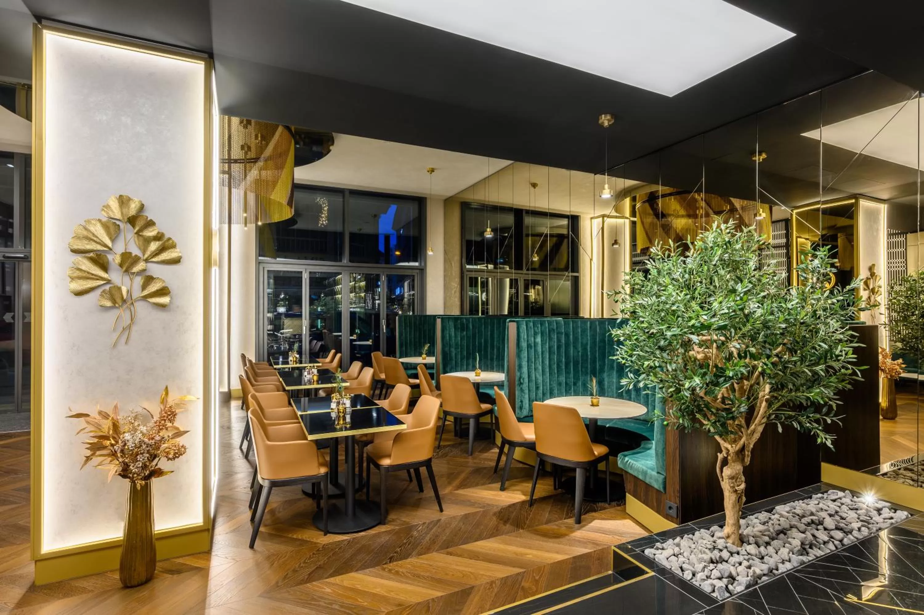 Lounge or bar in Emerald Hotel by Continental Group