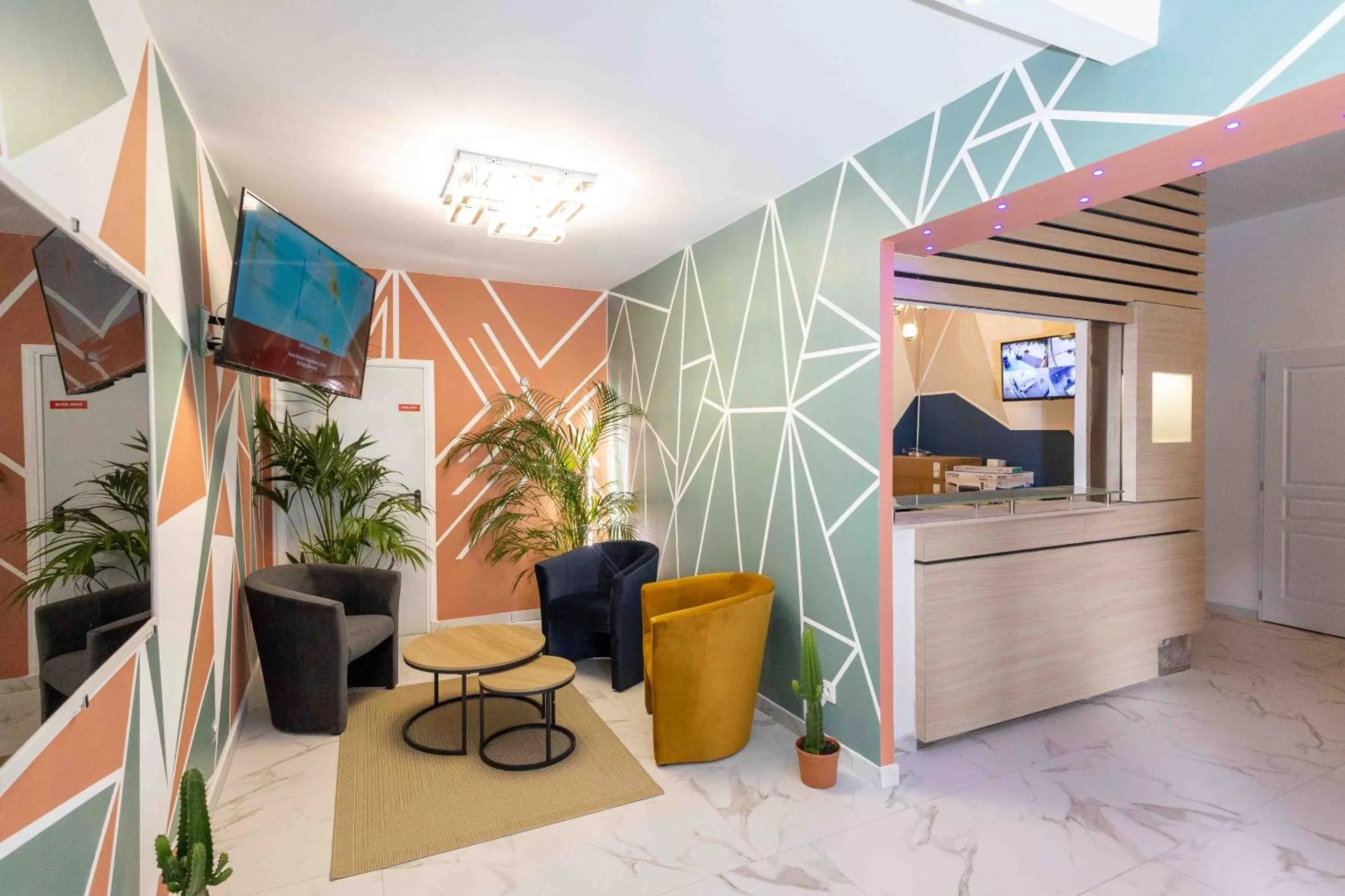 Lobby or reception in Hôtel Center Saint-Quentin Centre Gare