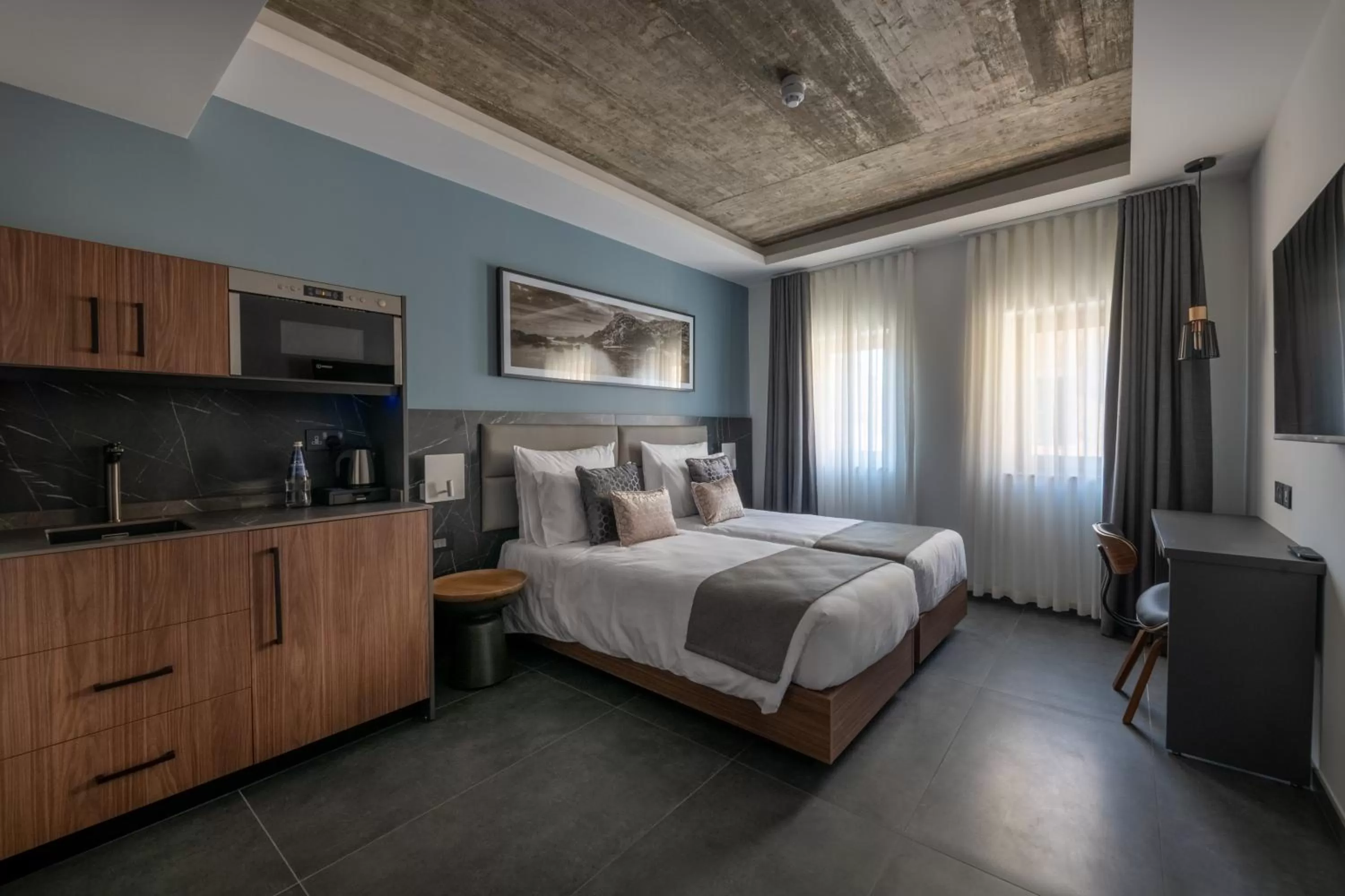 Kitchen or kitchenette, Bed in Marea Boutique Hotels
