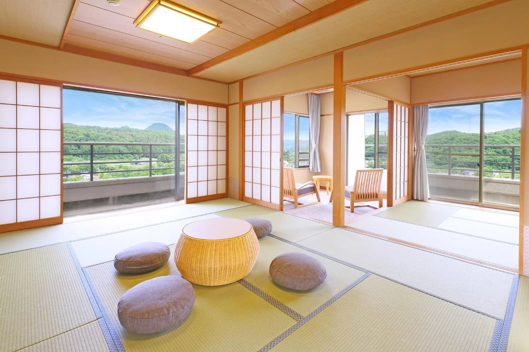 Photo of the whole room in TAOYA Akiu