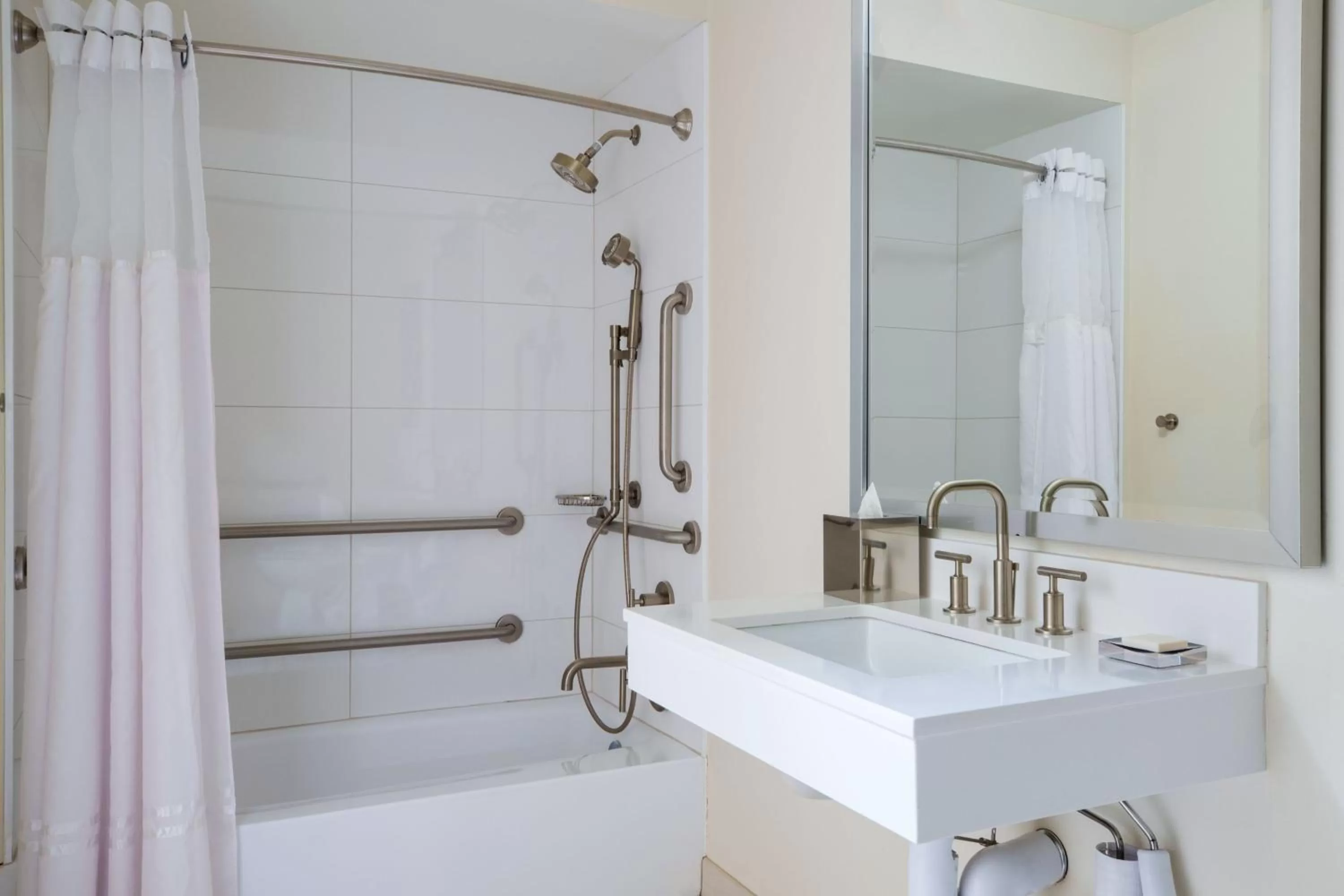 Bathroom in Chicago Marriott Downtown Magnificent Mile