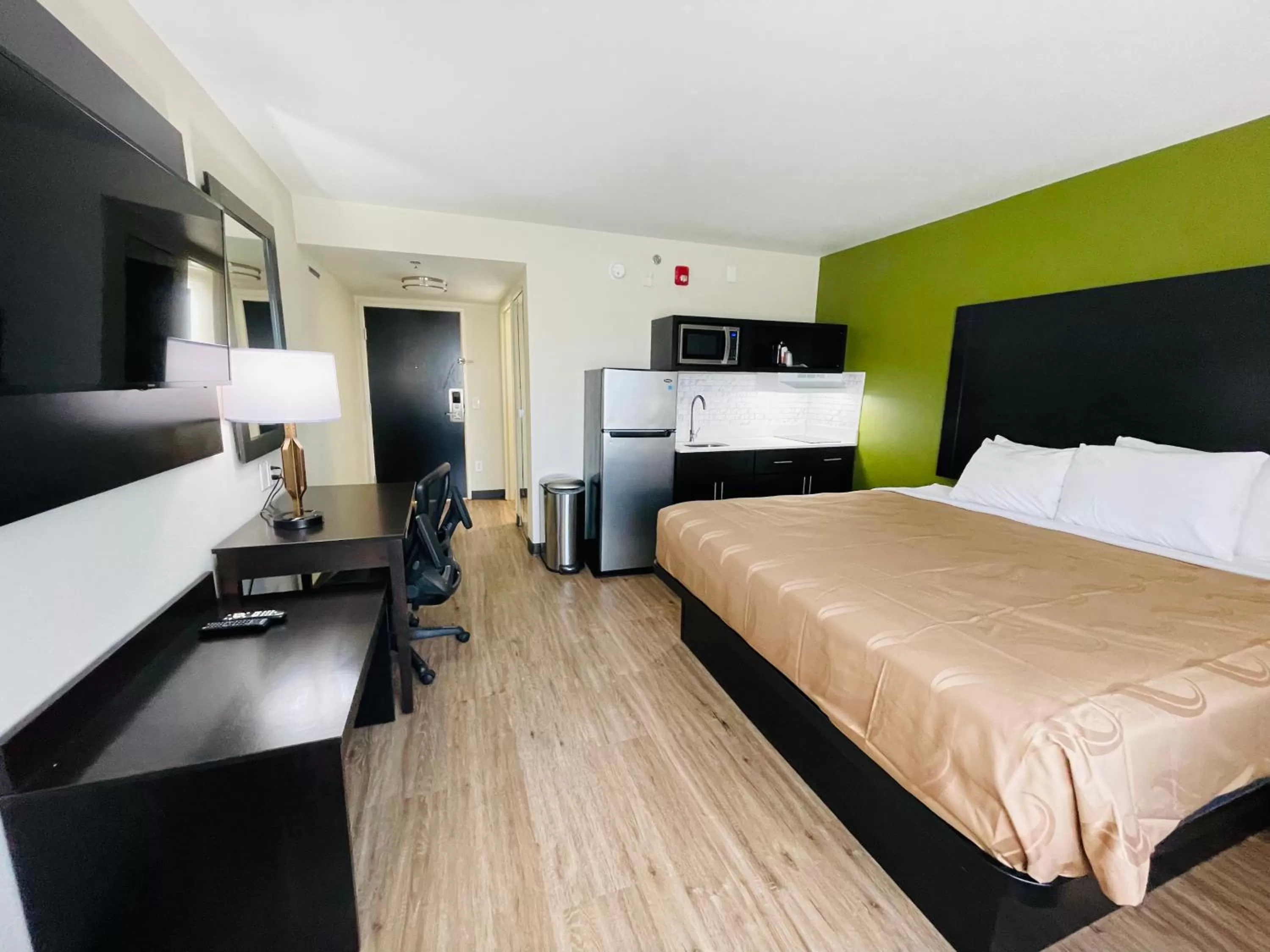 Bedroom, Bed in Quality Inn & Suites Lake Charles South