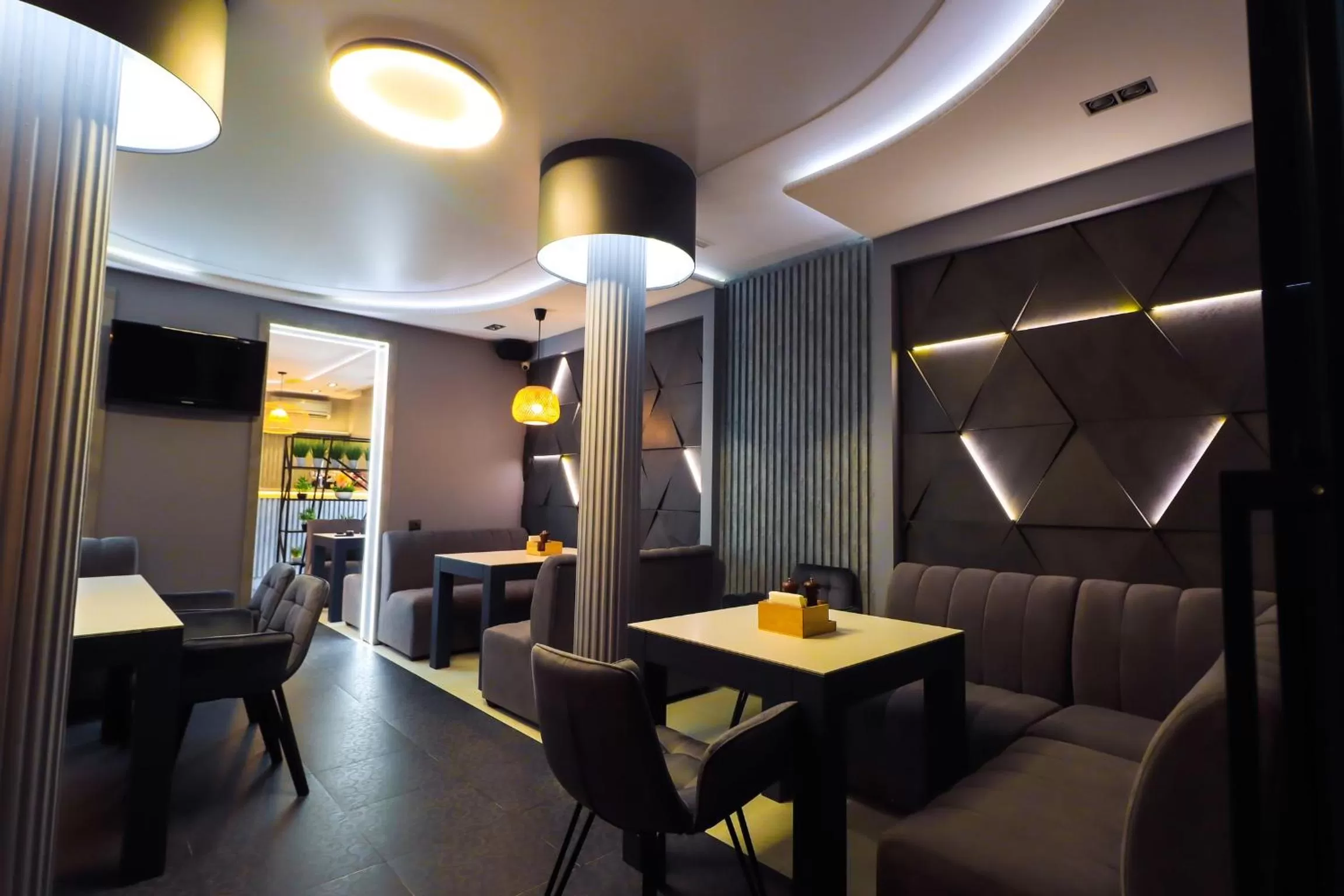 Restaurant/Places to Eat in Altin Palace