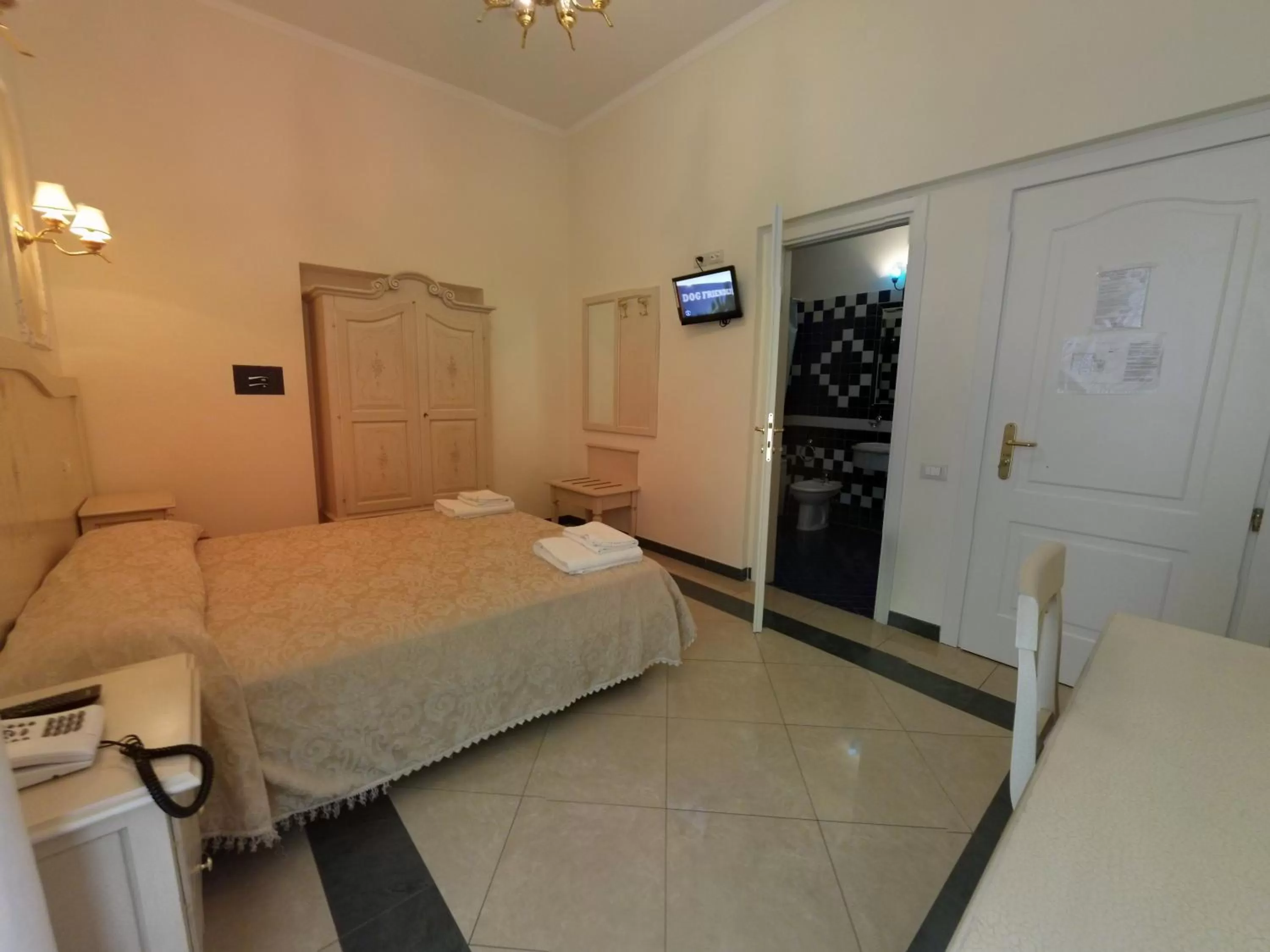 Bed in Cambridge Hotel