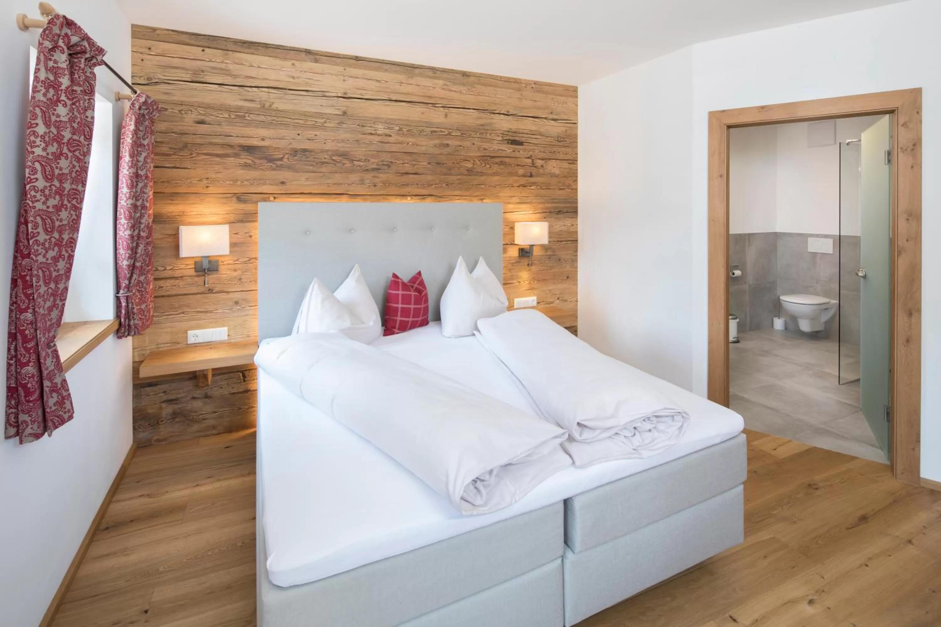 Photo of the whole room, Bed in Gasthof Herrnhaus