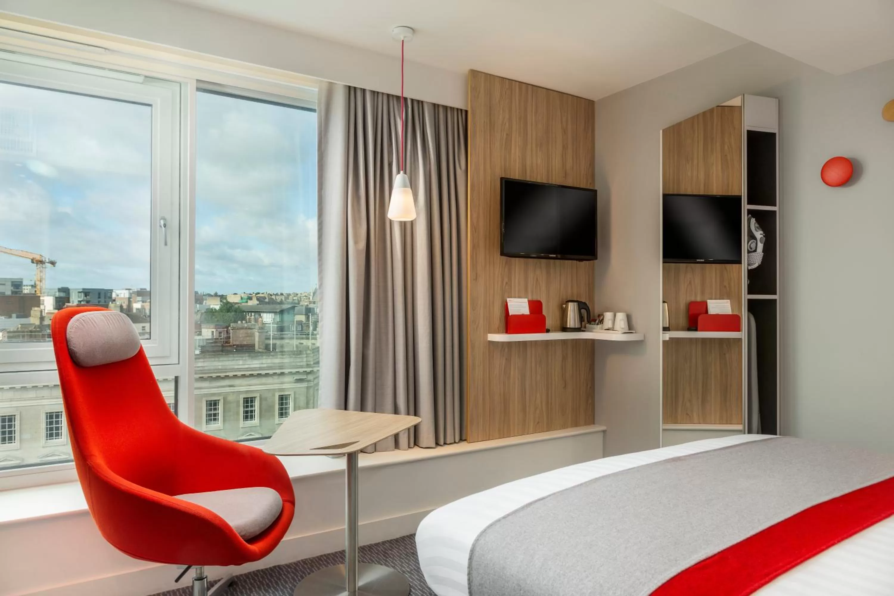 Photo of the whole room, Bed in Holiday Inn Express Dublin City Centre by IHG