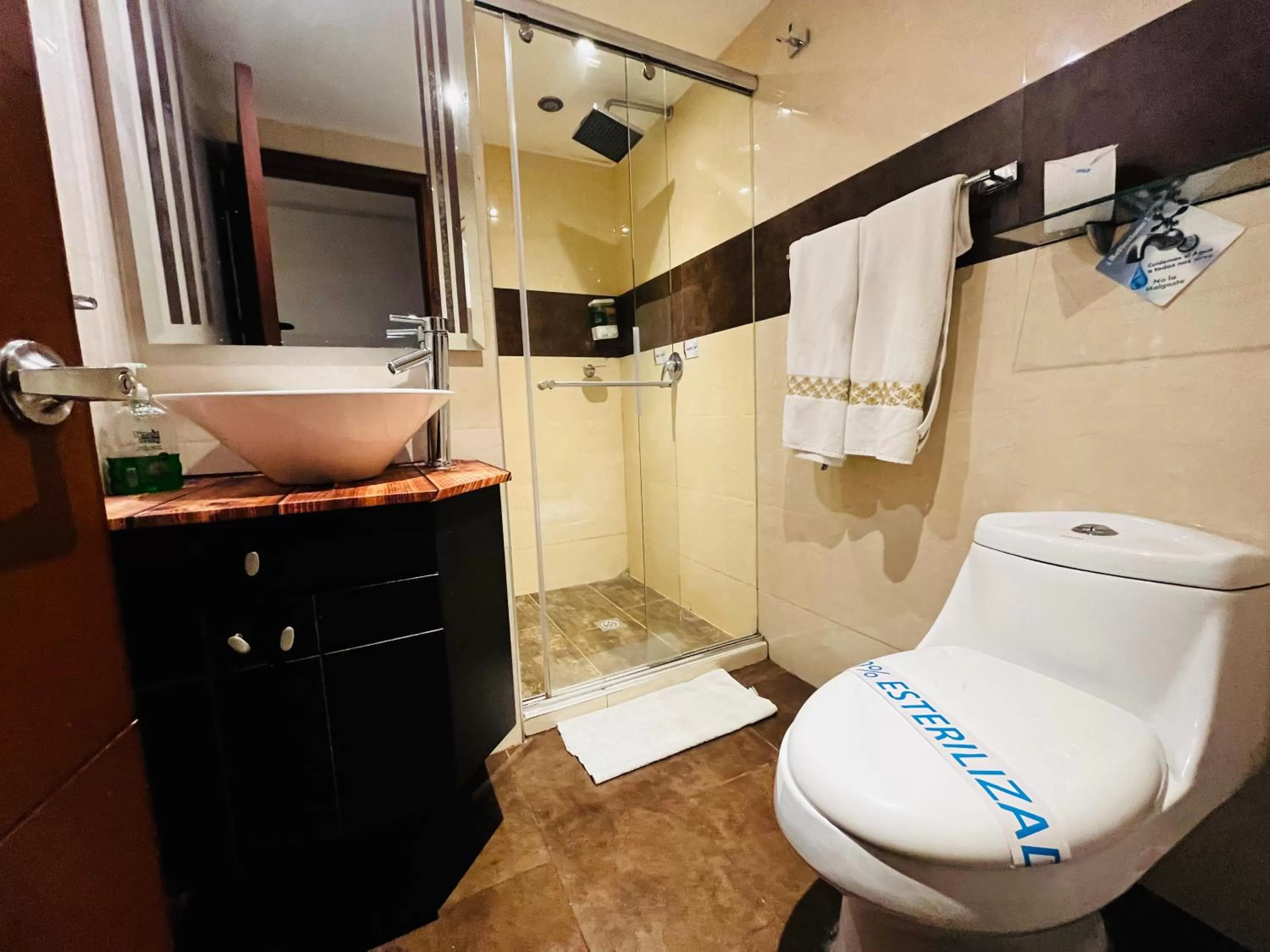 Bathroom in Hotel Santa Cruz Bogotá