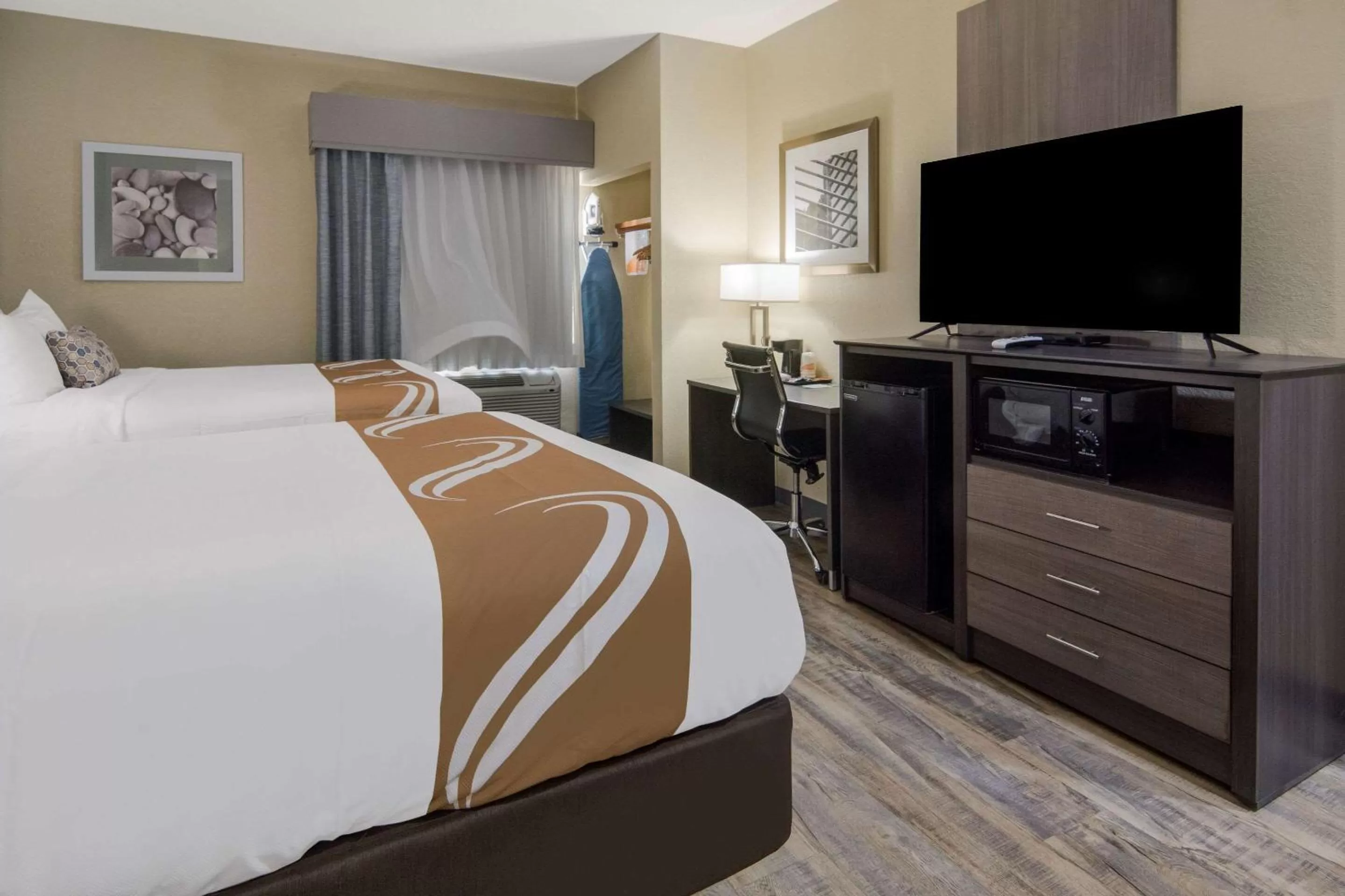 Bedroom, Bed in Quality Inn & Suites Roanoke - Fort Worth North