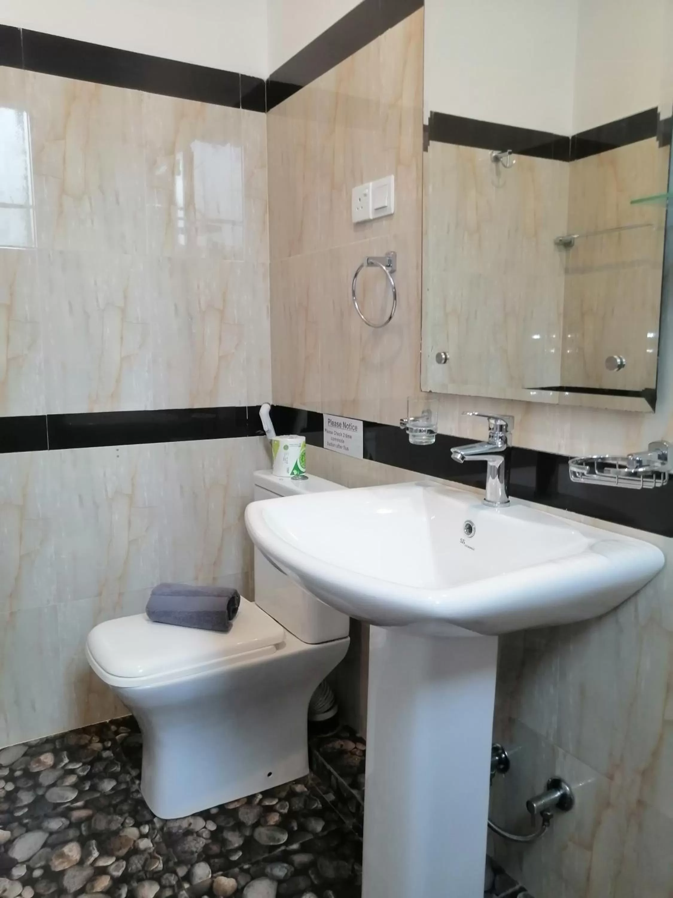 Le Petit Hotel & Restaurant