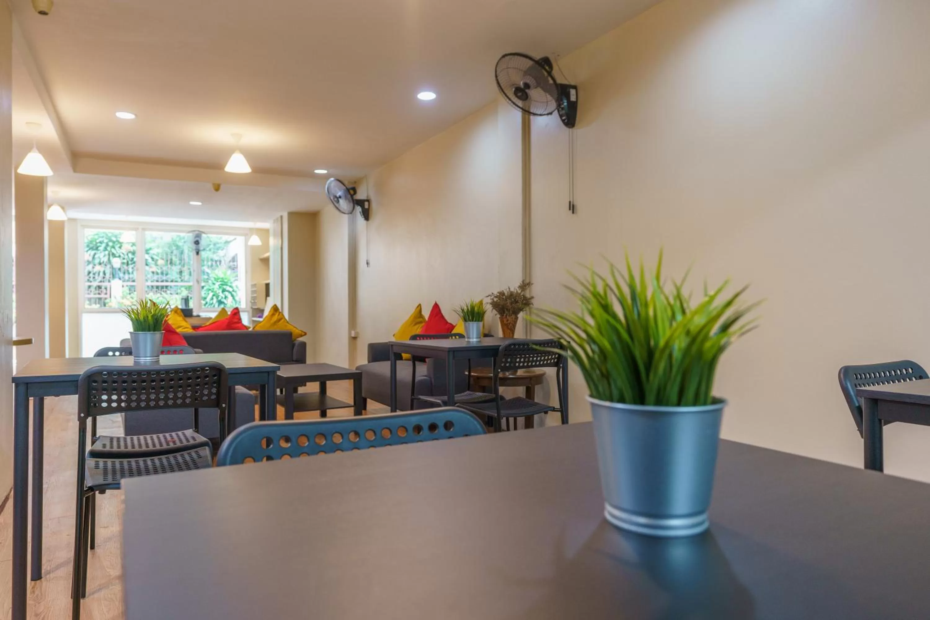 internet, Restaurant/Places to Eat in CheQinn Bed Sukhumvit 4 Nana Plaza