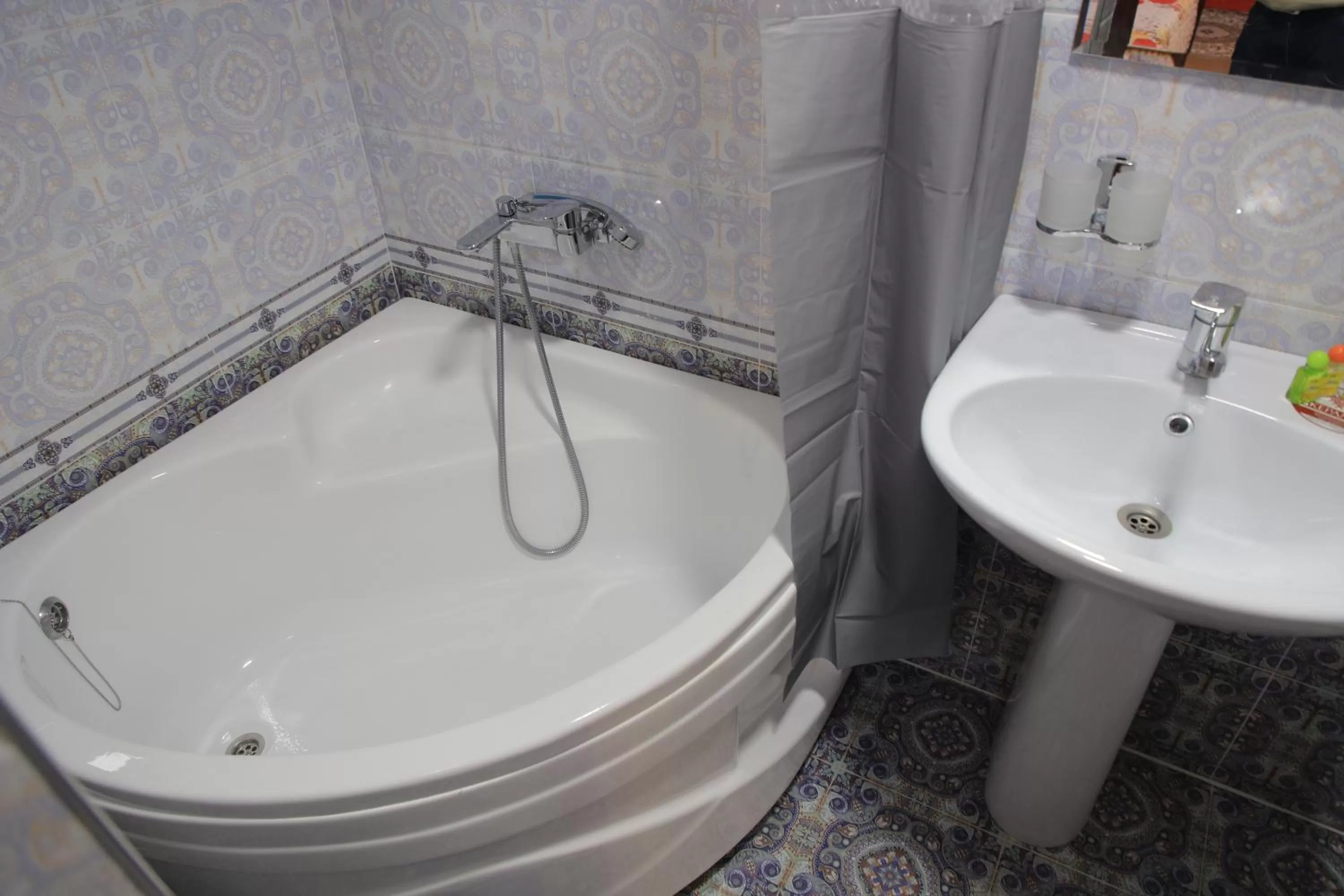 Bathroom in Tilyakori Hotel