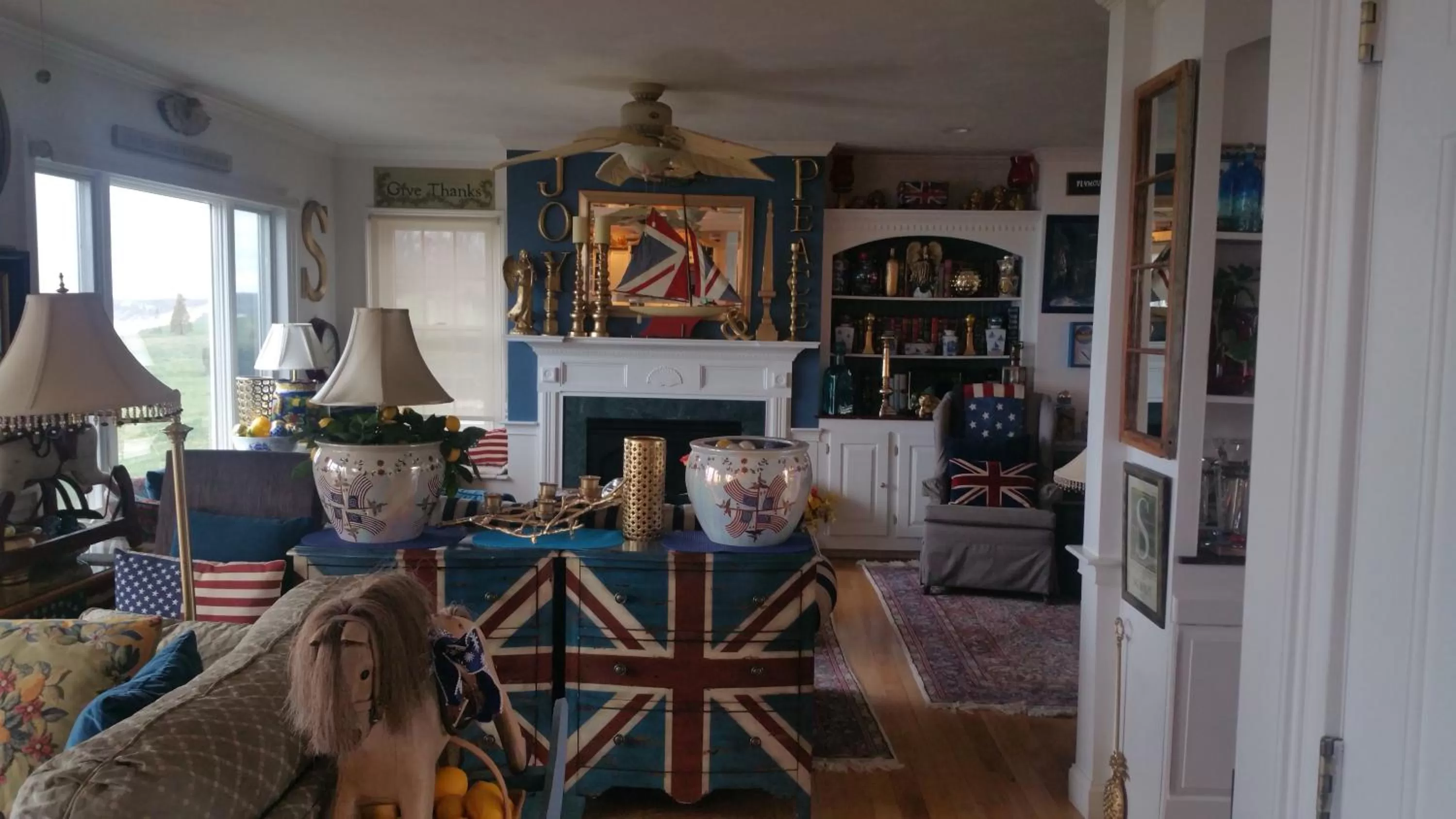 Communal lounge/ TV room in Inn 38 Oak Bluff Circle