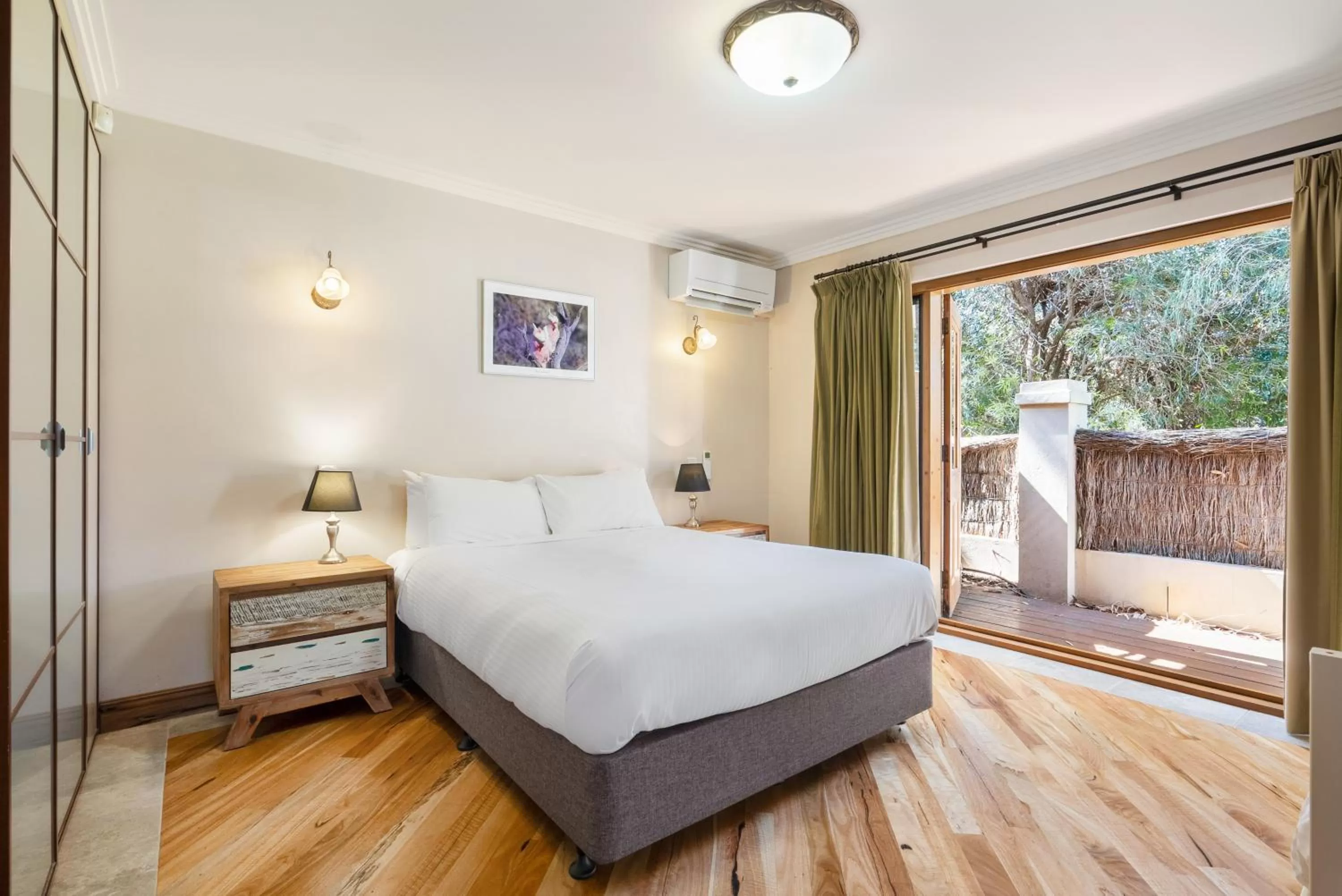 Bed in Bay Village Dunsborough