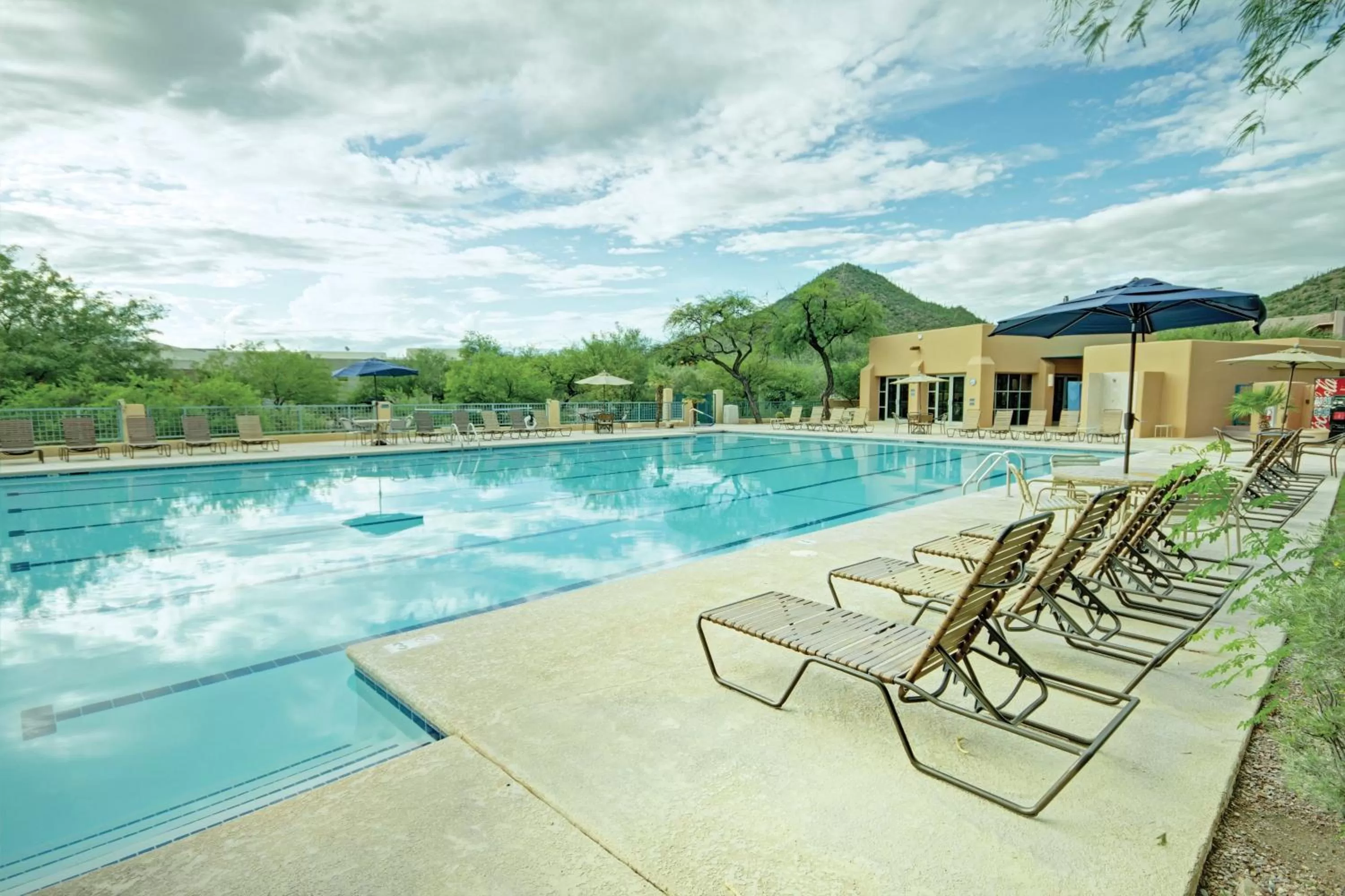 Swimming pool in Starr Pass Golf Suites