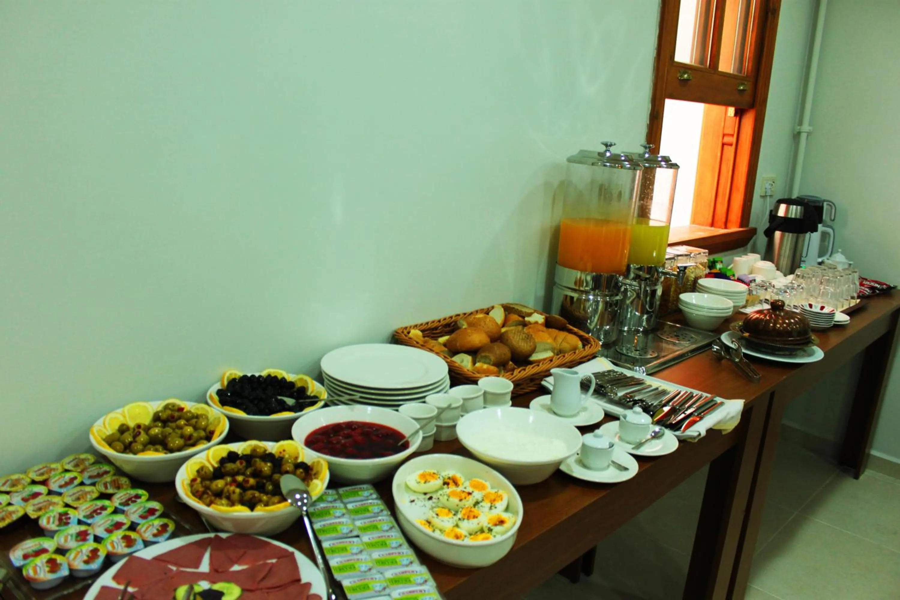 Food and drinks in Lalinn Hotel