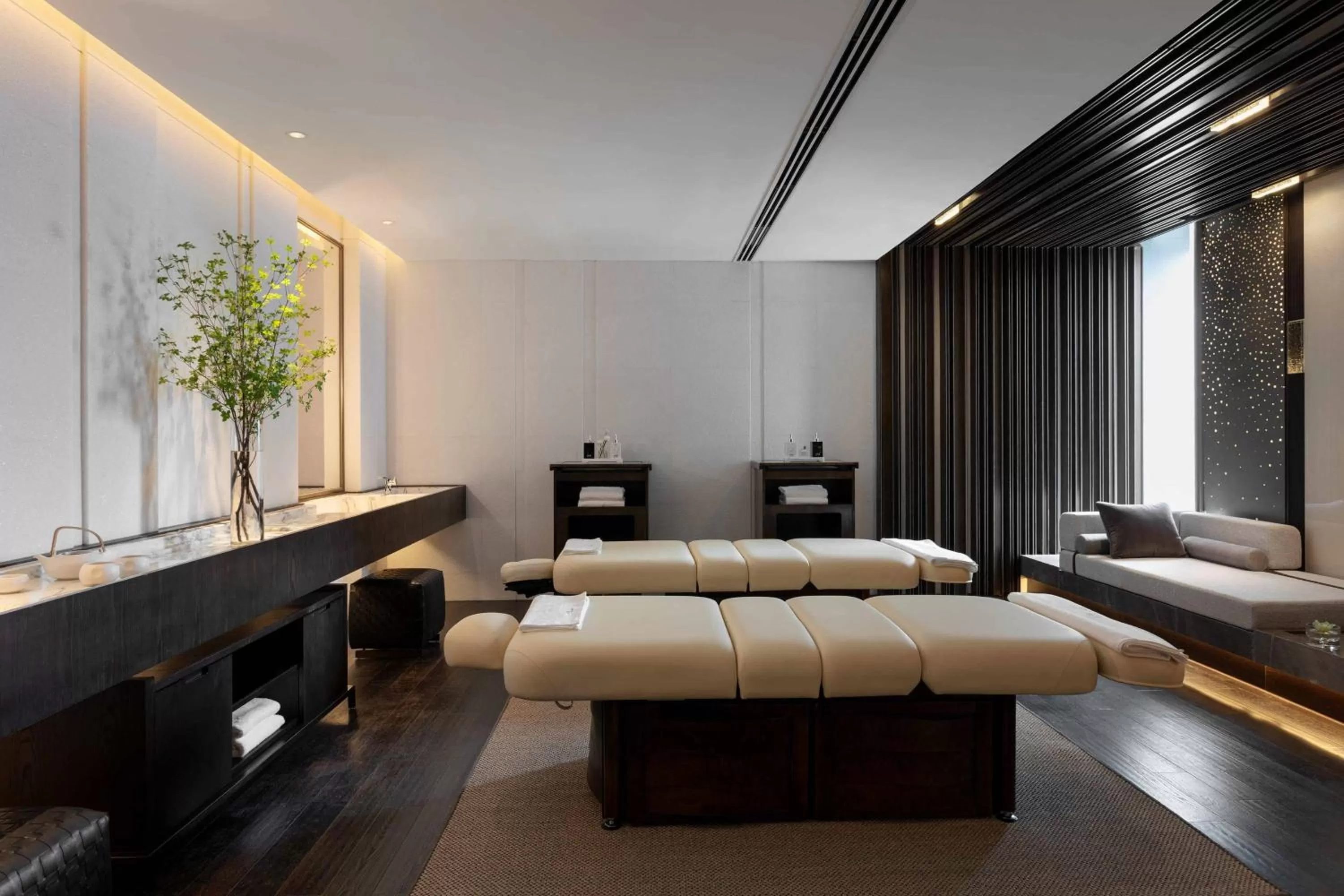 Spa and wellness centre/facilities, Bed in JW Marriott Marquis Hotel Shanghai Pudong