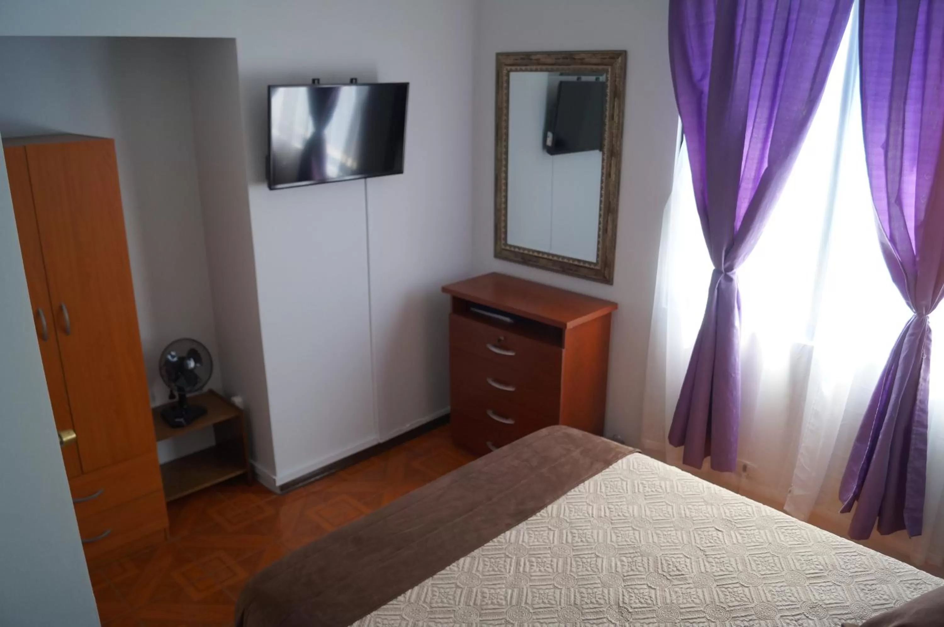 Photo of the whole room, TV/Entertainment Center in Residencial Universitaria