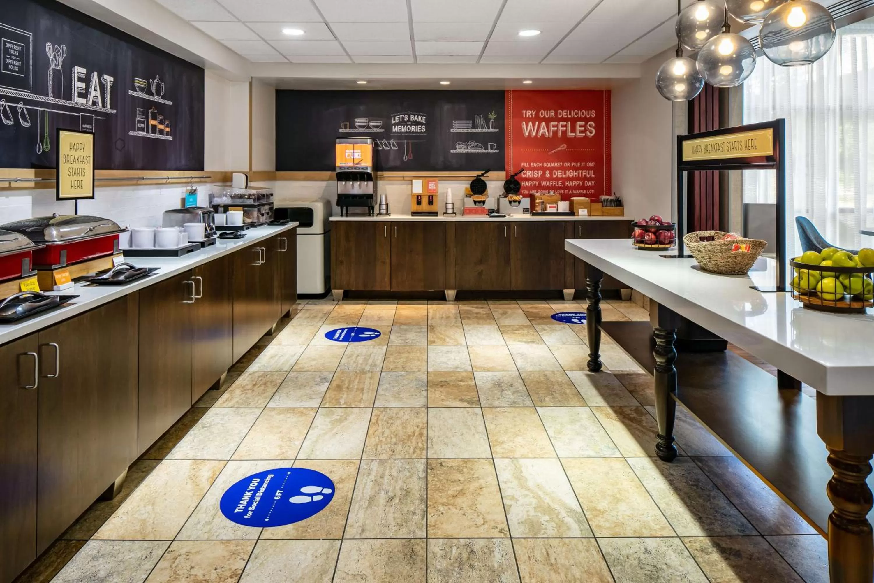 Breakfast in Hampton Inn & Suites West Bend