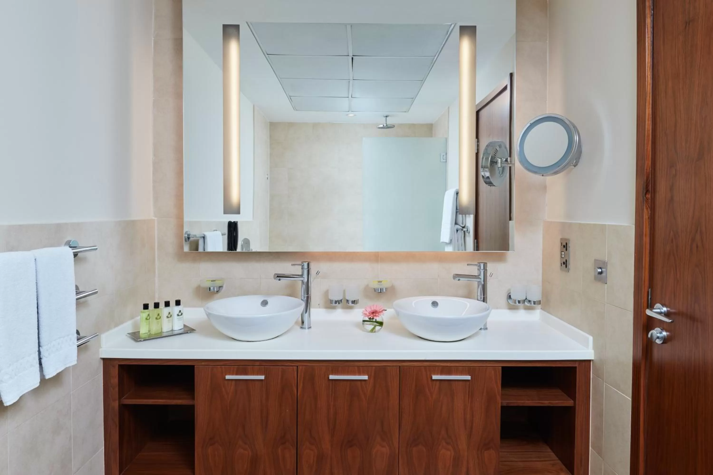 Toilet in InterContinental Doha The City by IHG