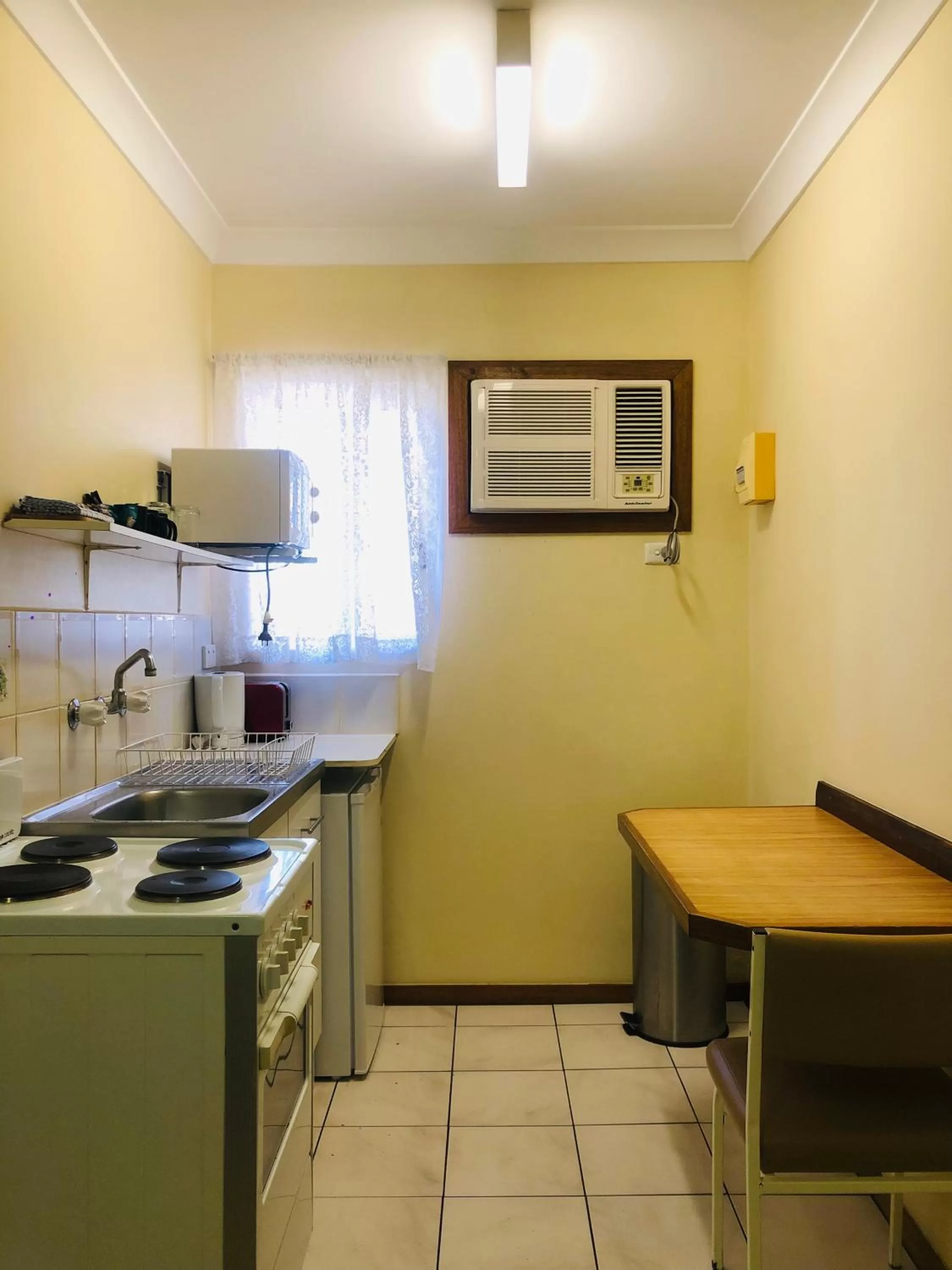 Kitchen or kitchenette in Angel's Rest Motel