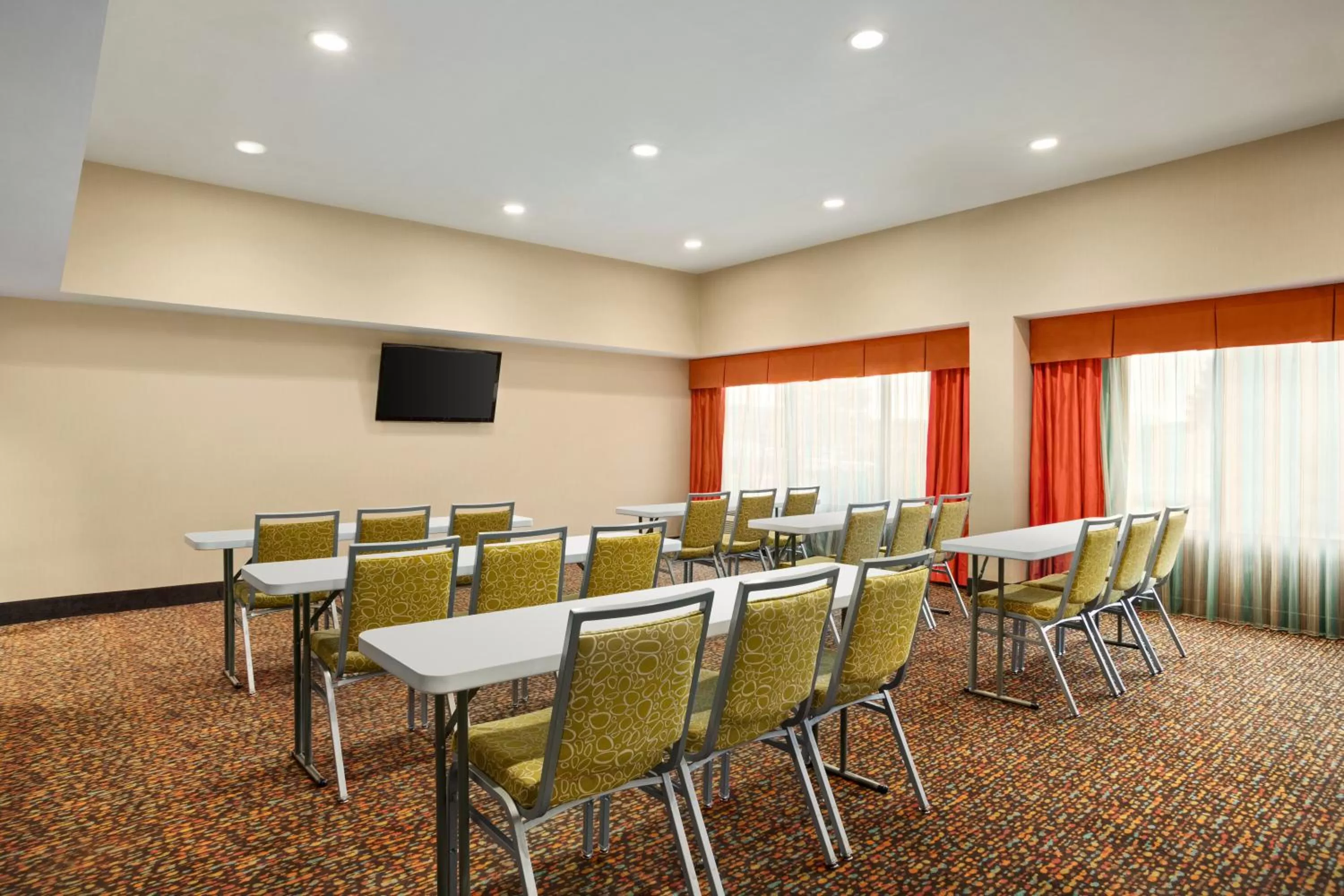 Business facilities in La Quinta Inn & Suites by Wyndham Richmond-Midlothian