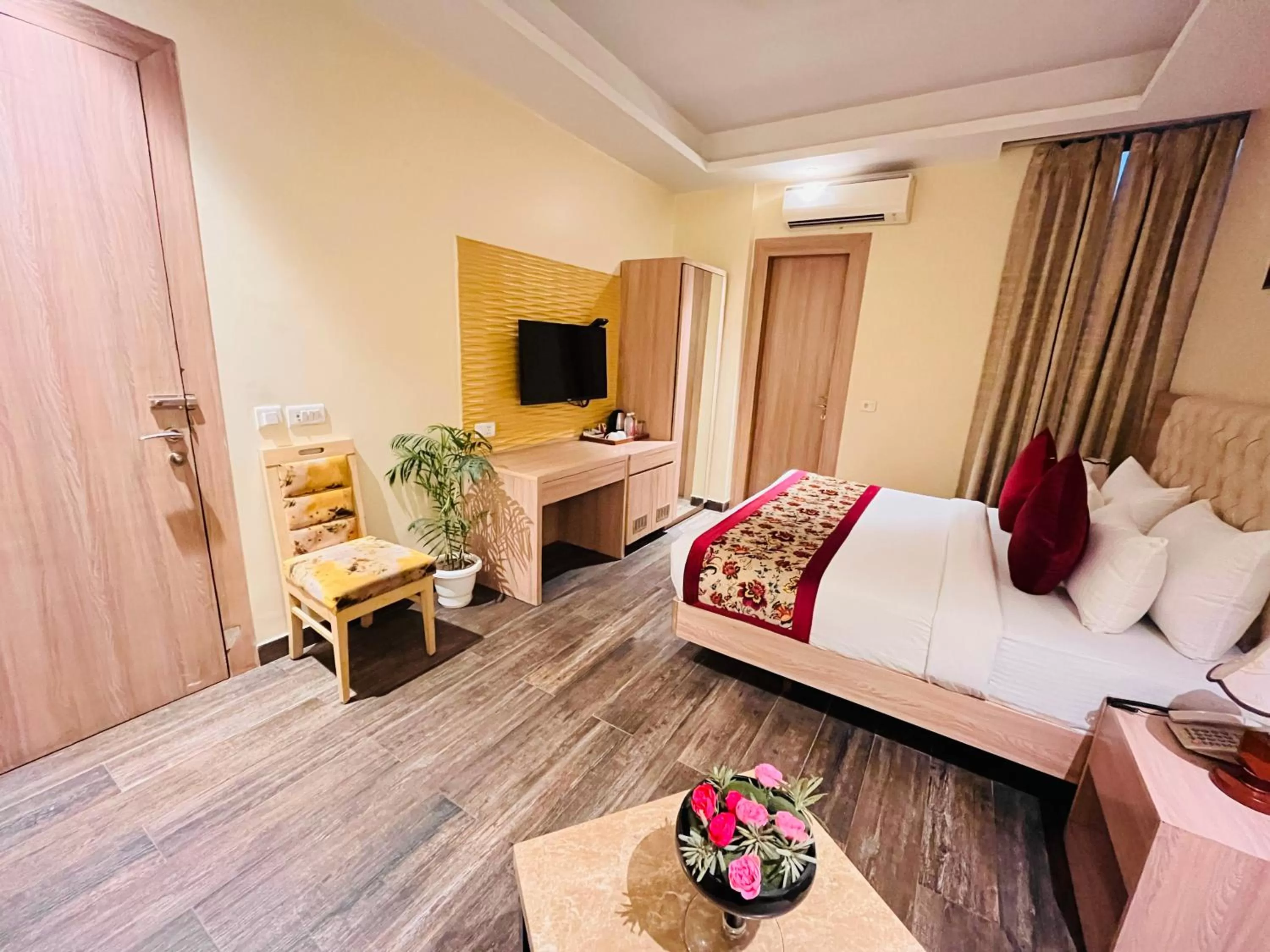 Bed in Hotel Banz near Delhi Airport