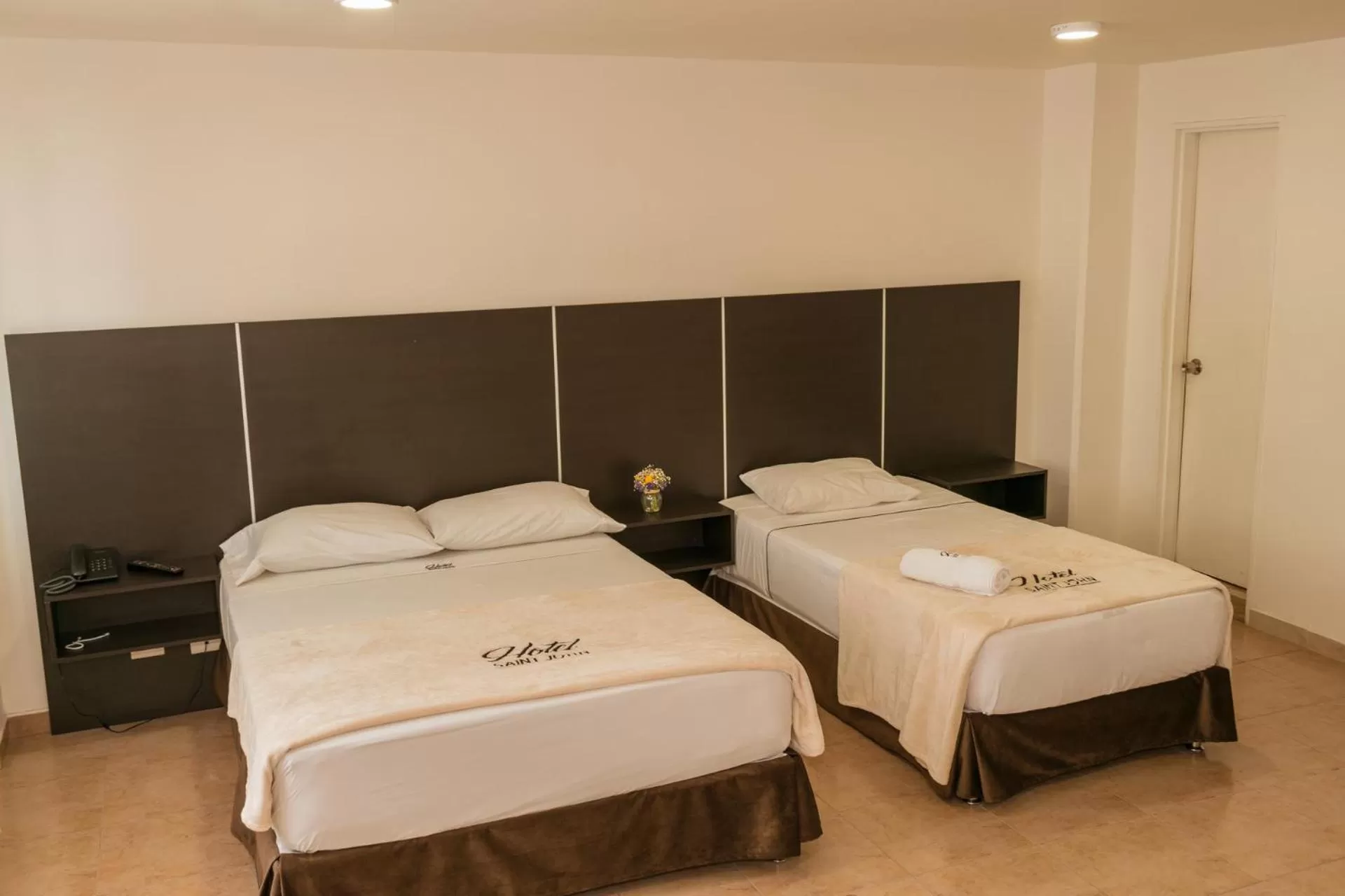 Bed in Hotel Saint John