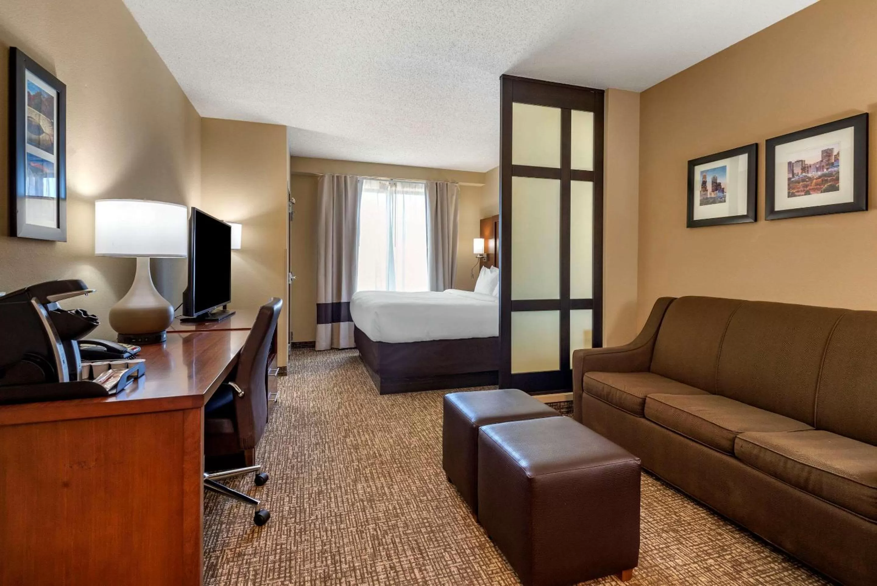 Bedroom, Bed in Comfort Suites Huntersville near Lake Norman