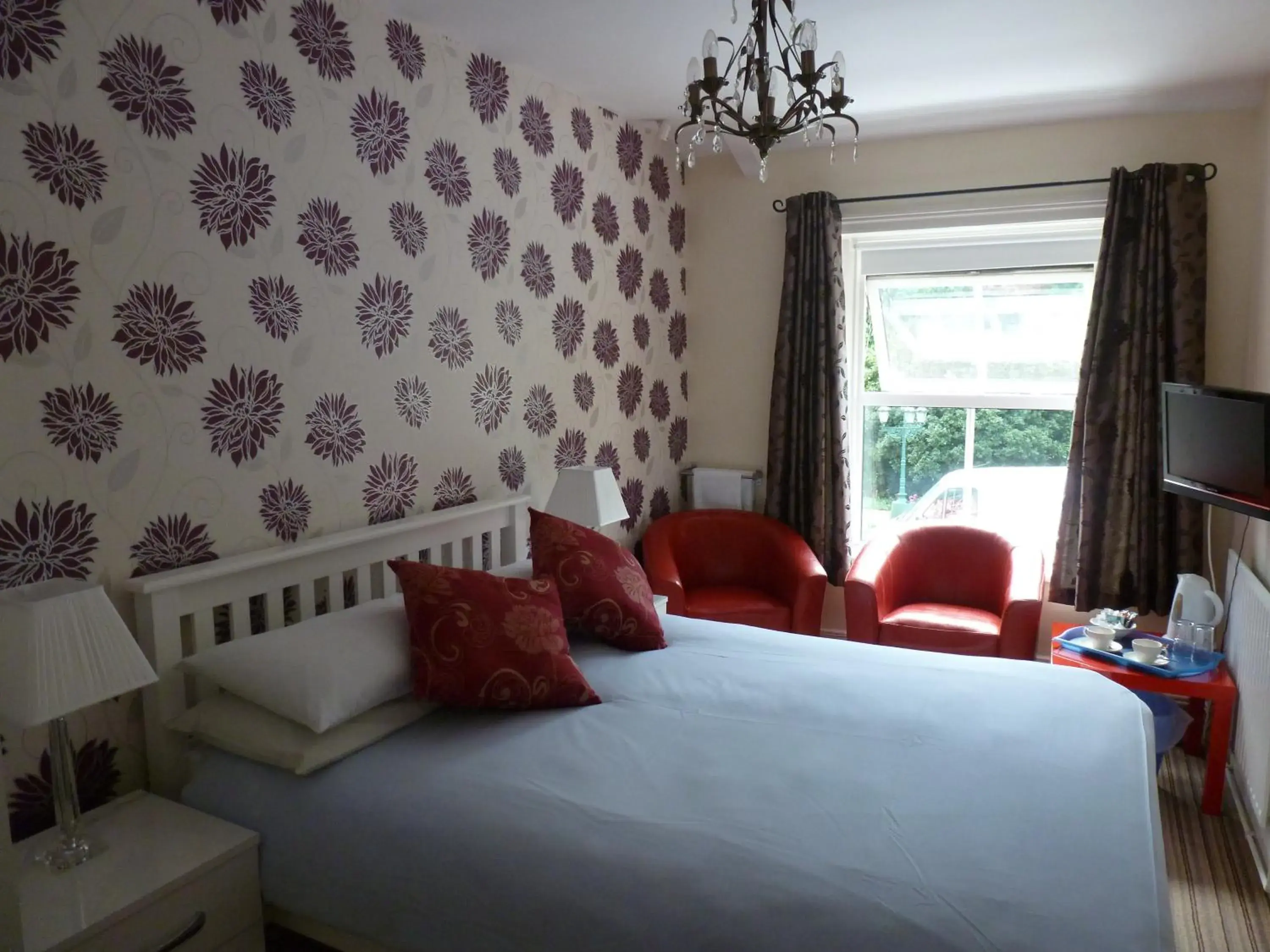 Double Room with Private Bathroom (in hall) in Hedgefield House Double Room with Private Bathroom (in hall) in Hedgefield House