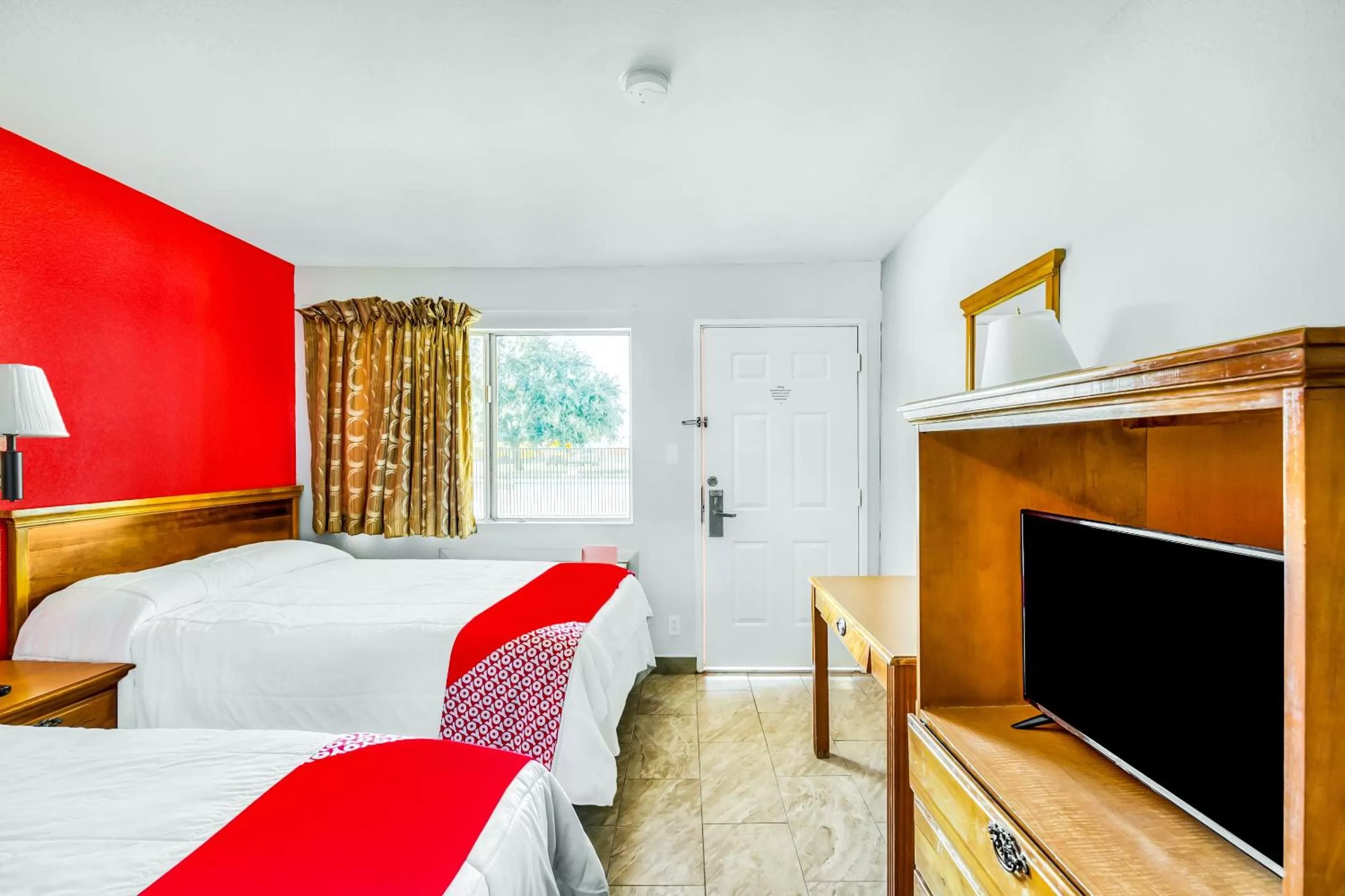 Bedroom, Bed in OYO Hotel Houston Southwest I-69