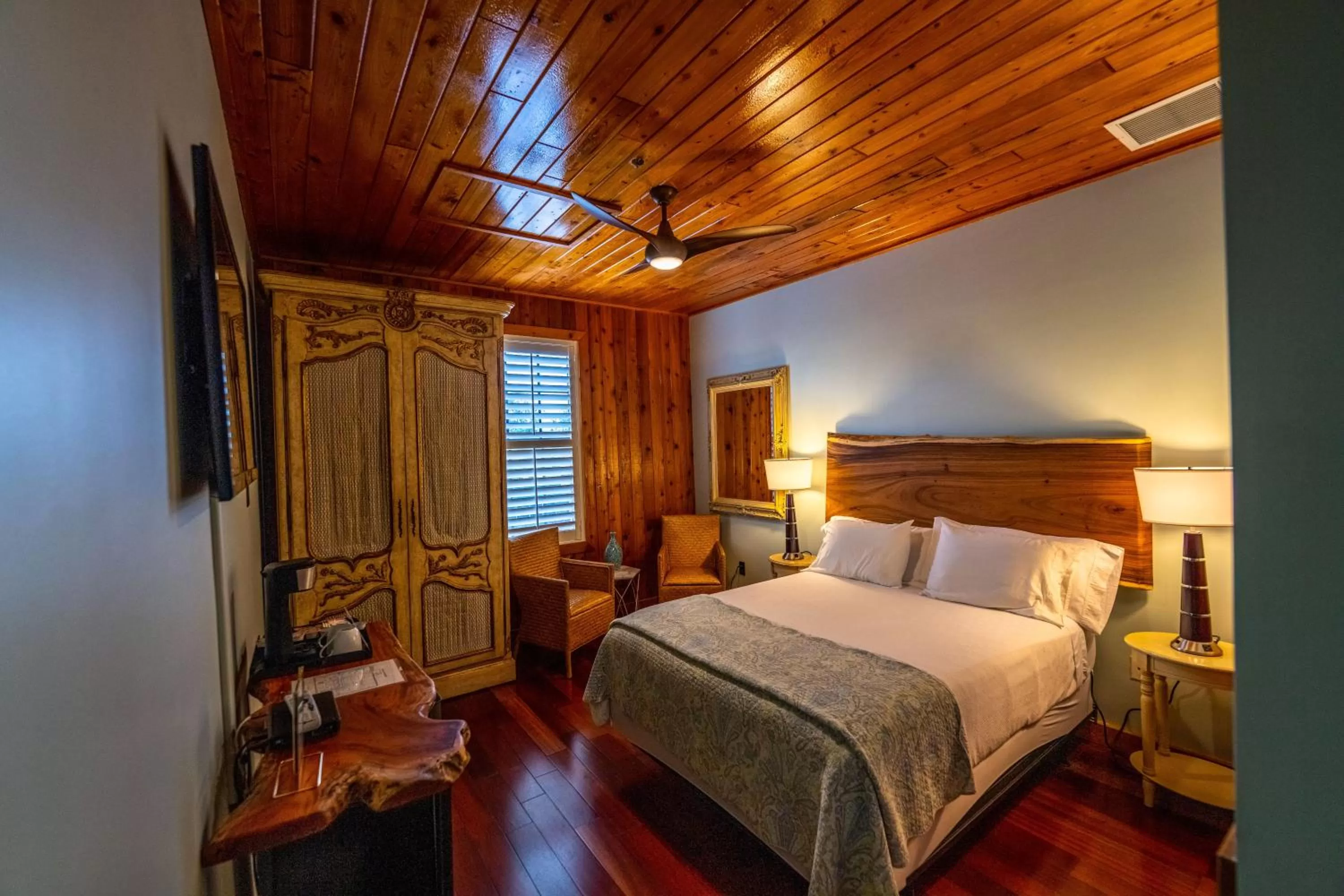 Bed in Jensen Beach Inn