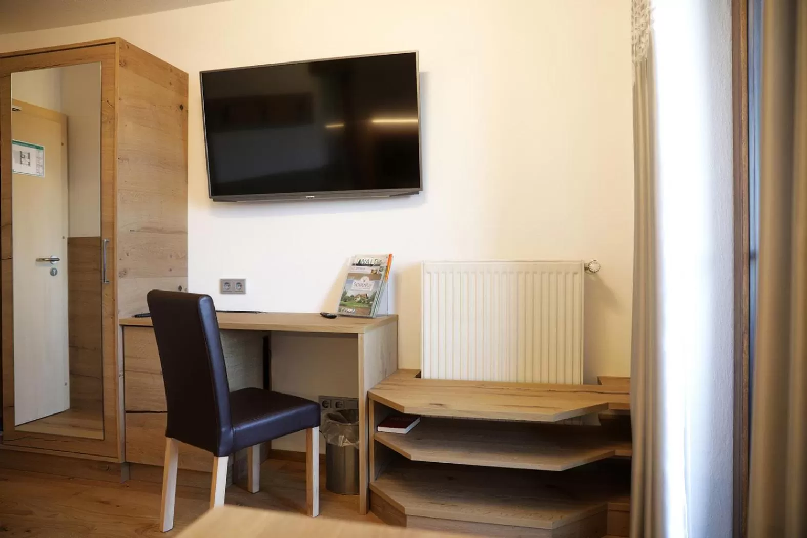 TV/Entertainment Center in Schätzlhof