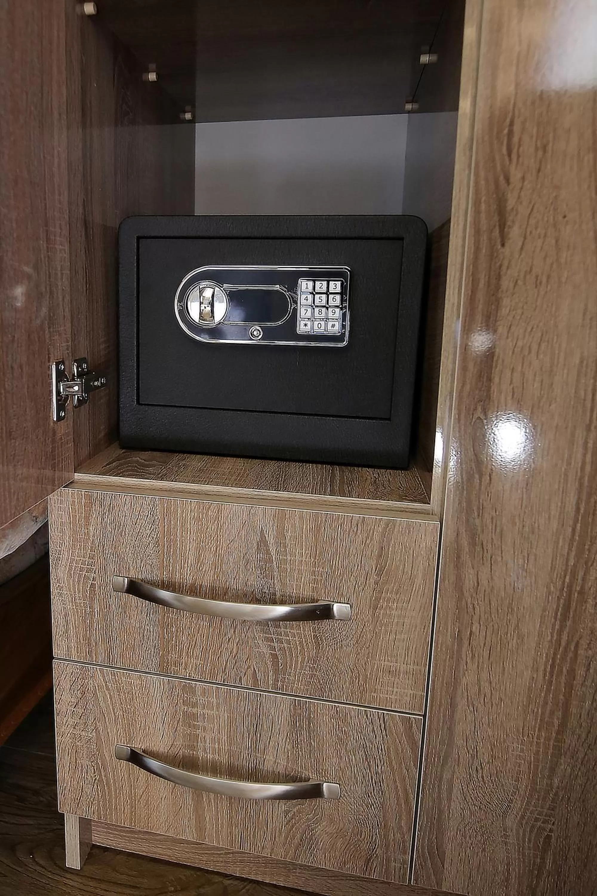 Property building in Hotel Shogi