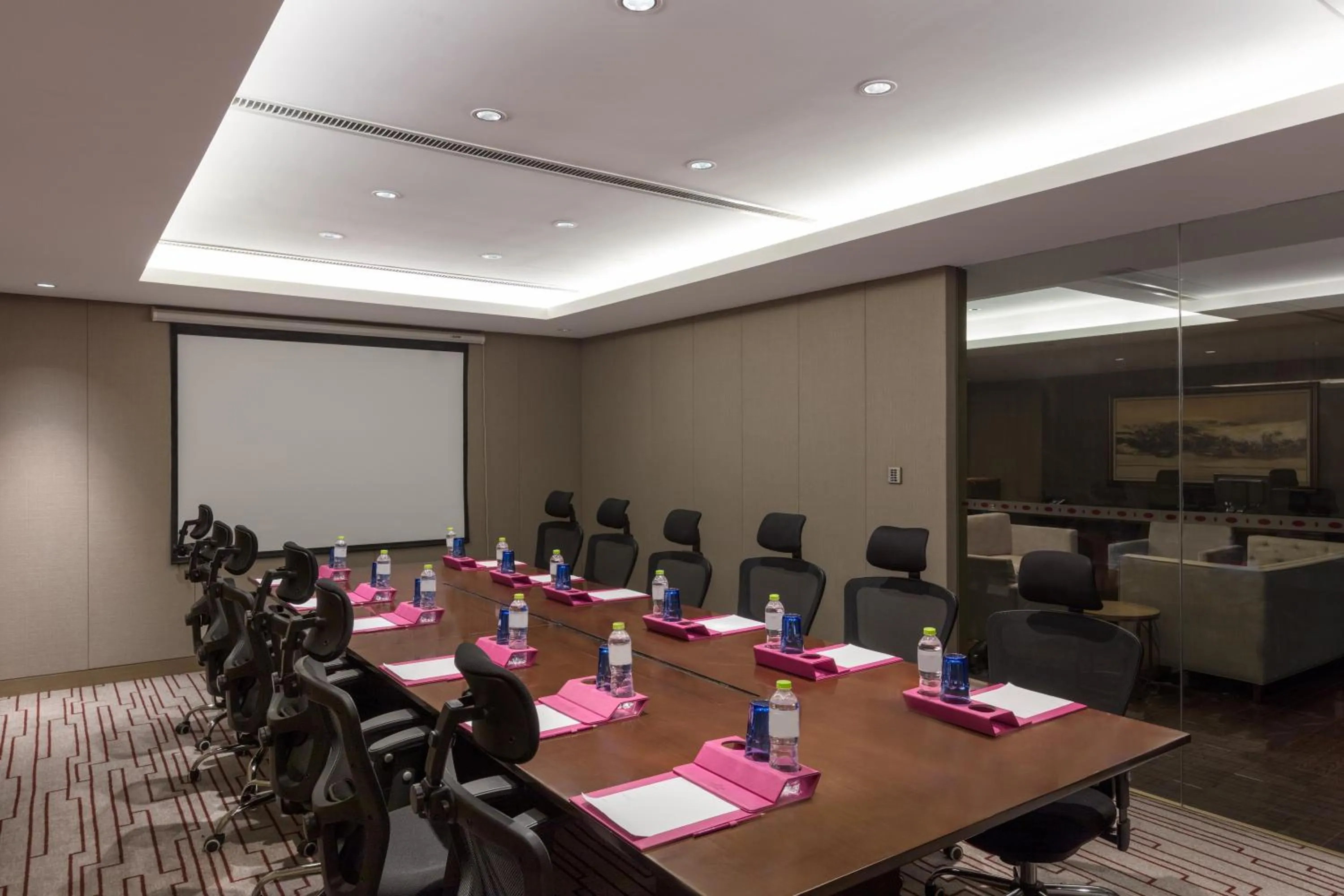 Meeting/conference room in Crowne Plaza Xuzhou Dalong Lake by IHG