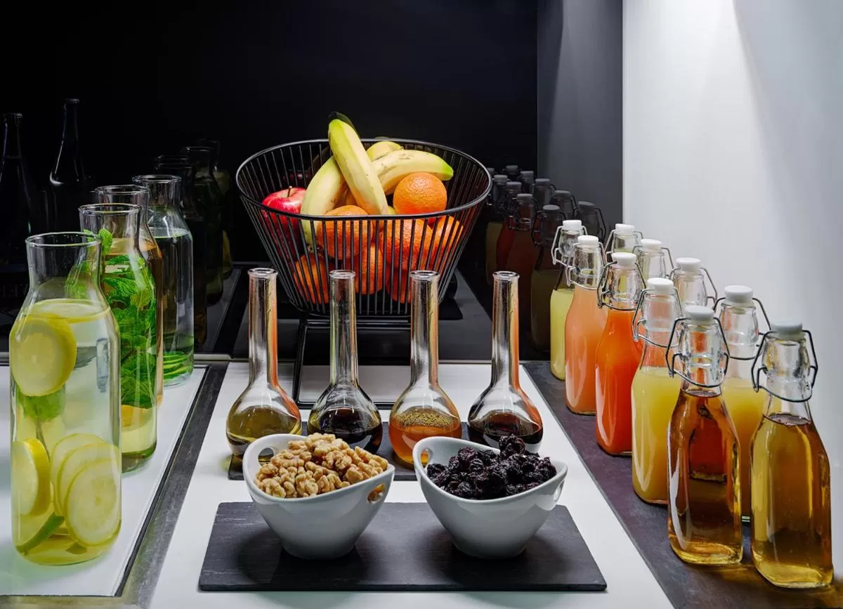 Breakfast in H10 Port Vell 4* Sup