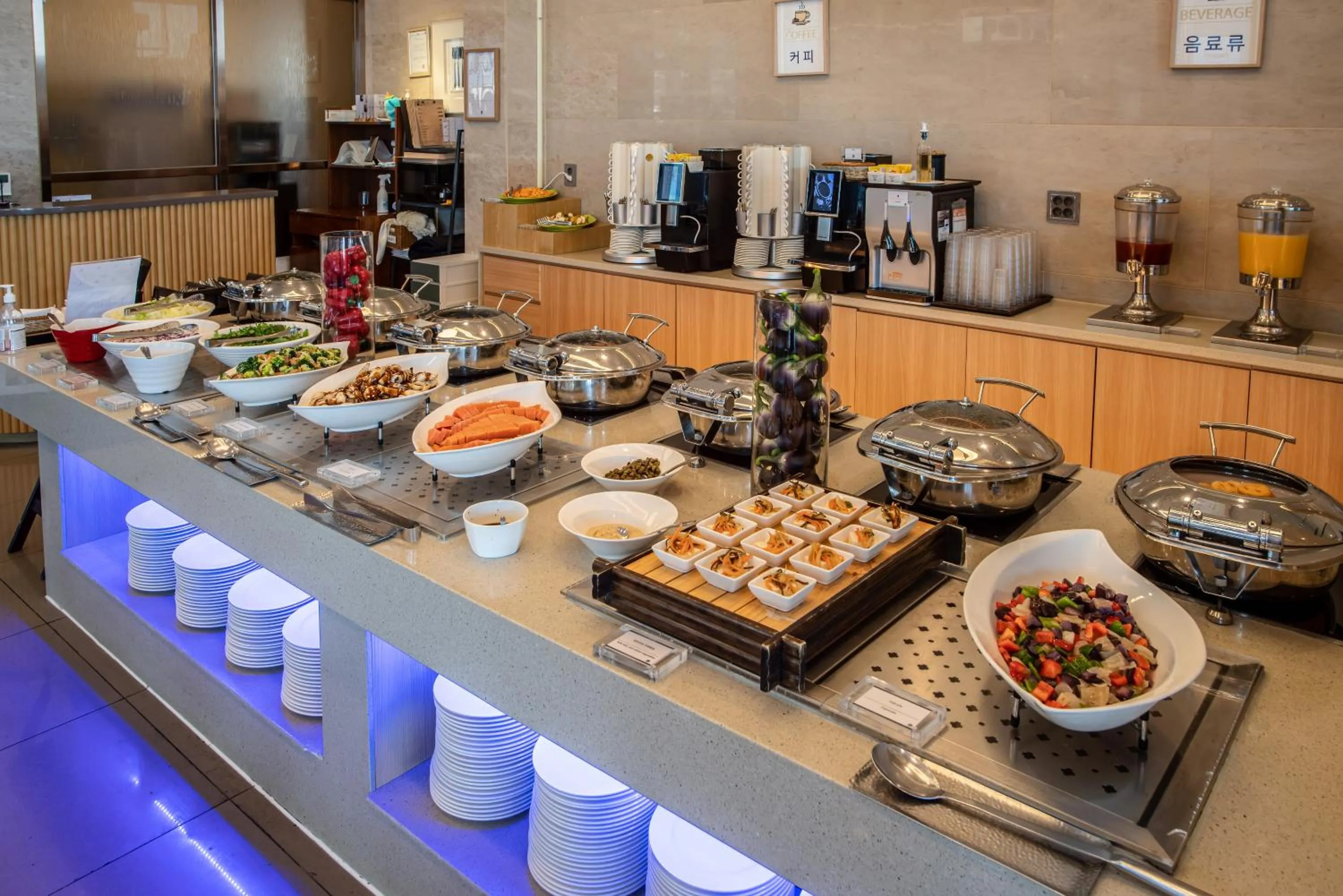 Restaurant/places to eat in Hotel Regent Marine The Blue