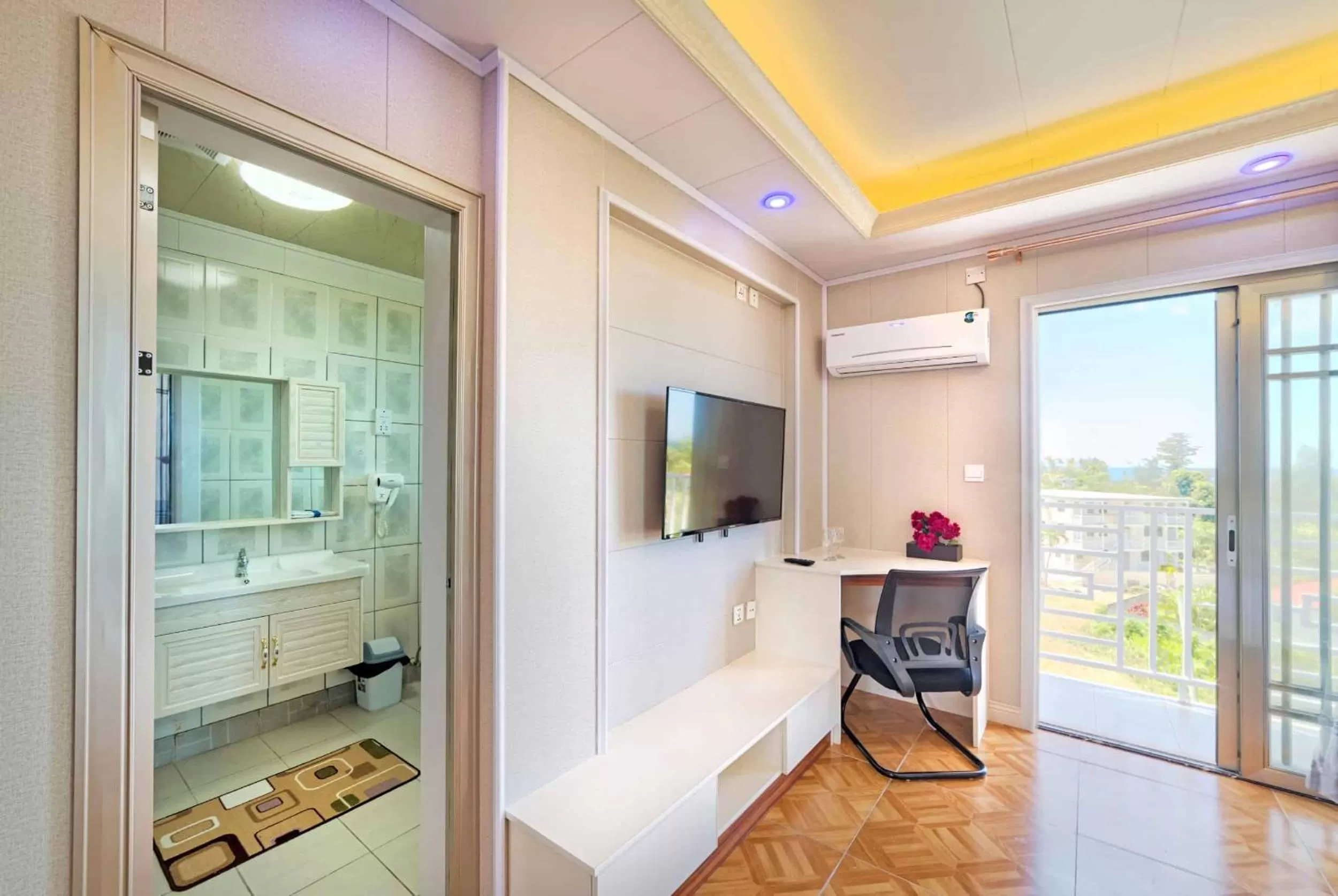 TV and multimedia in Riverside Hotel