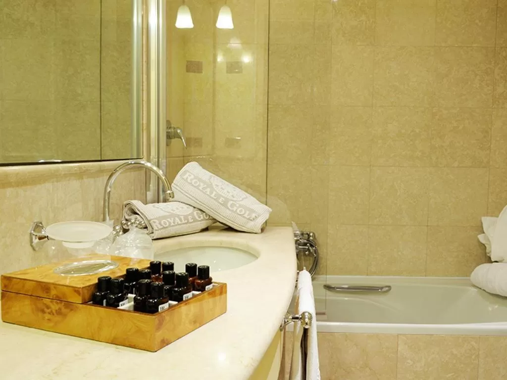 Bathroom in Grand Hotel Royal E Golf