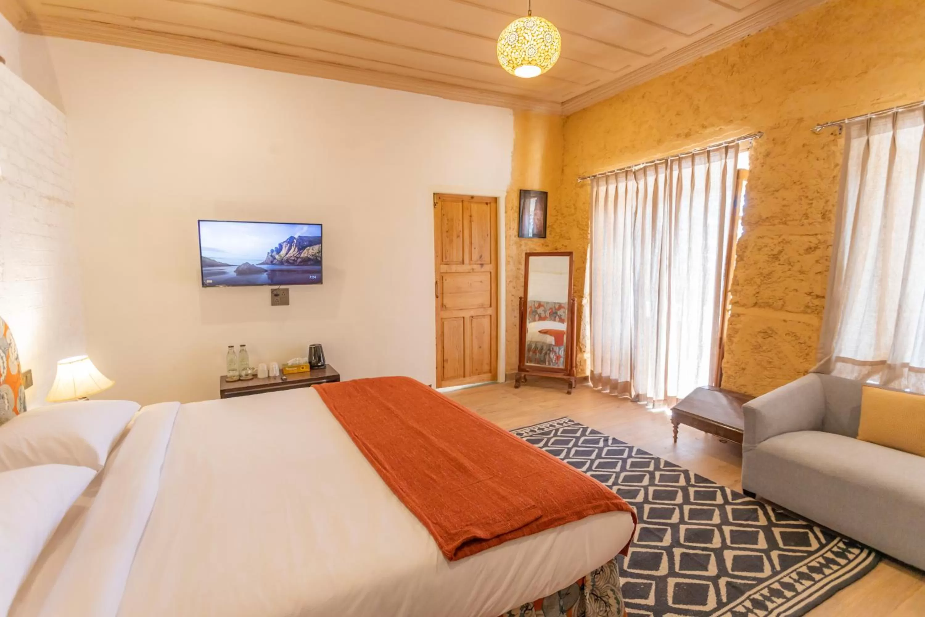 Photo of the whole room, TV/Entertainment Center in Seclude Shimla, Taraview