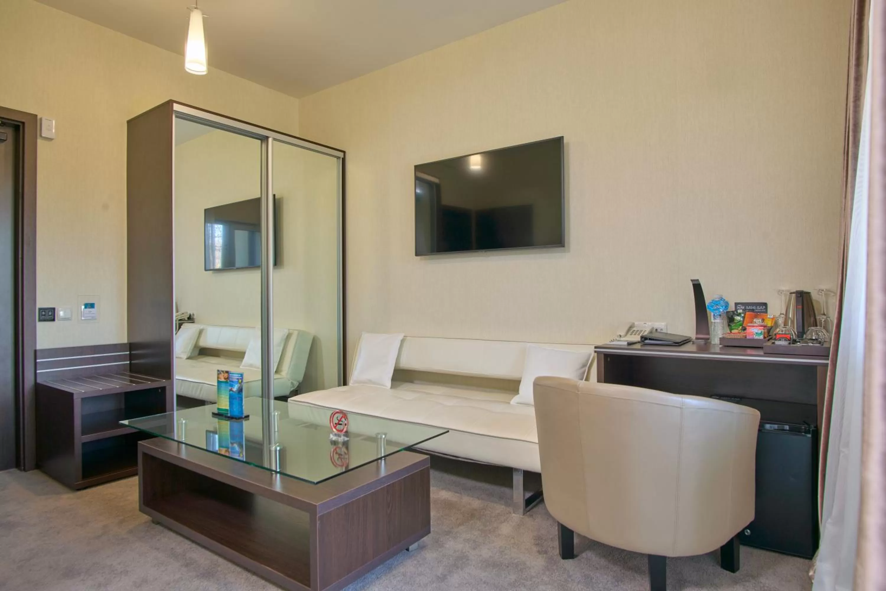 Living room, Seating Area in Hotel & Spa NEMO with dolphins