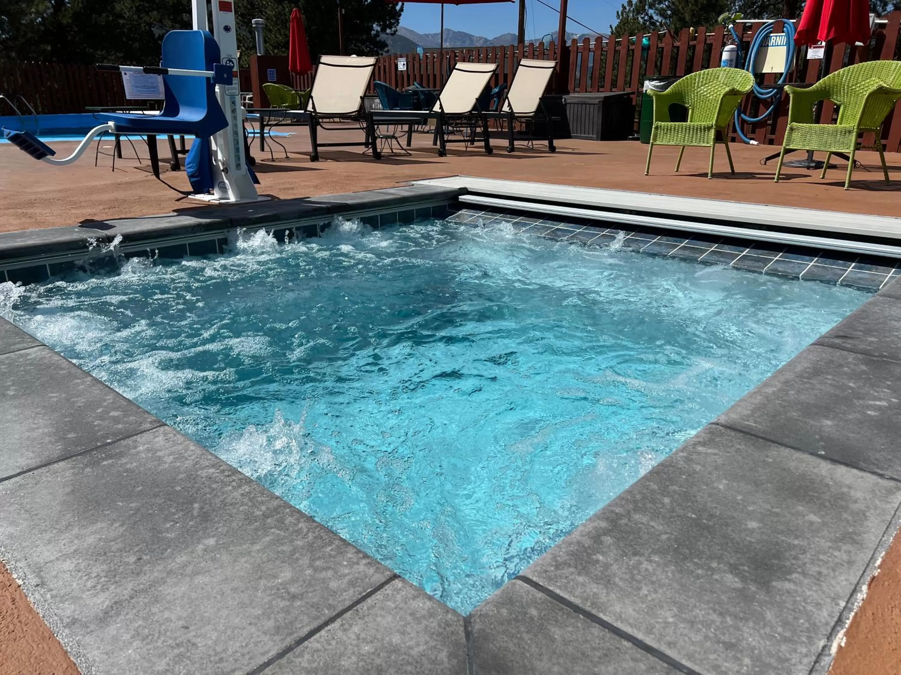Hot Tub in Hotel Estes