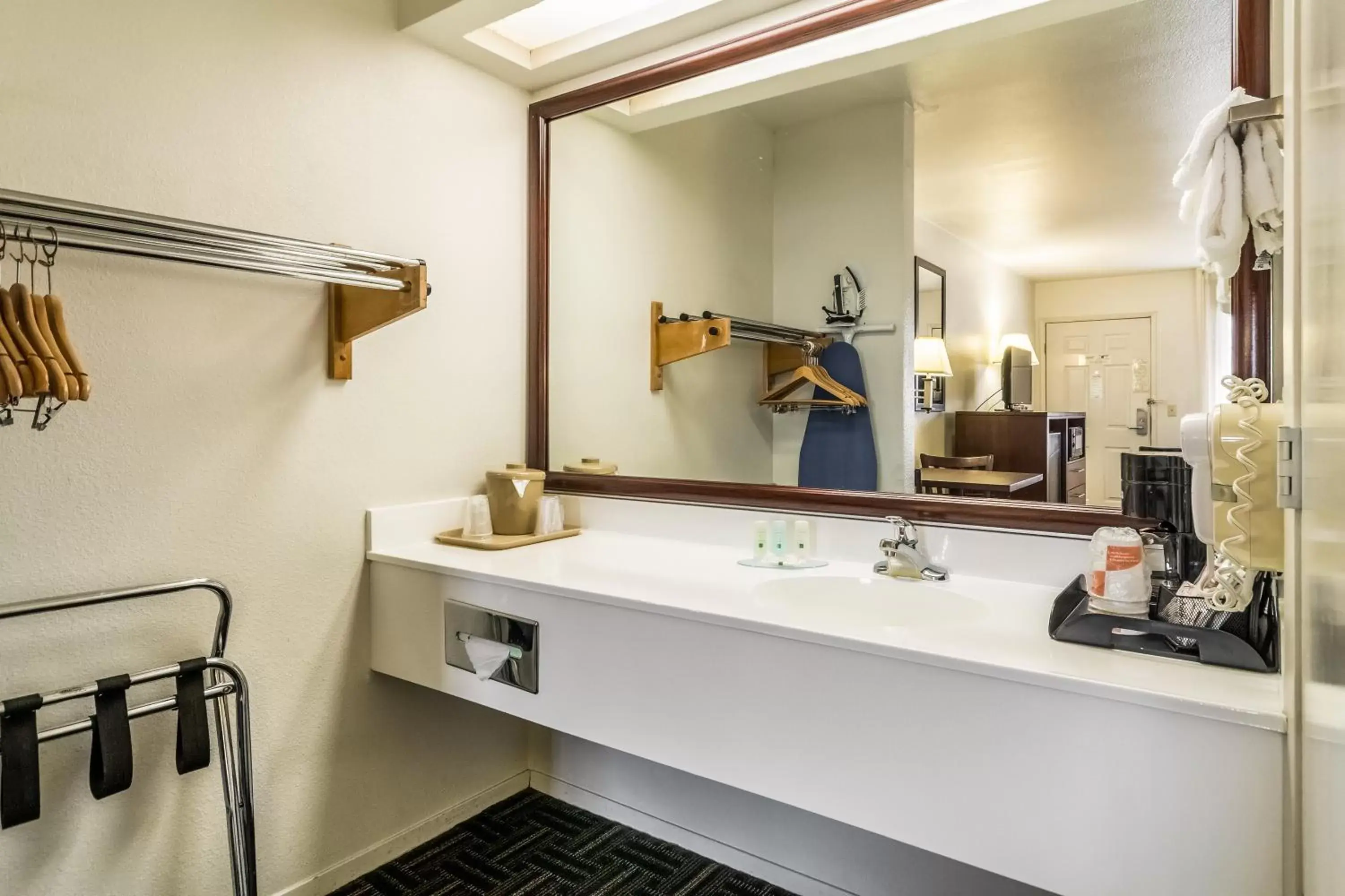 Double Room with Two Double Beds - Non-Smoking in Quality Inn Fresno Near University Double Room with Two Double Beds - Non-Smoking in Quality Inn Fresno Near University