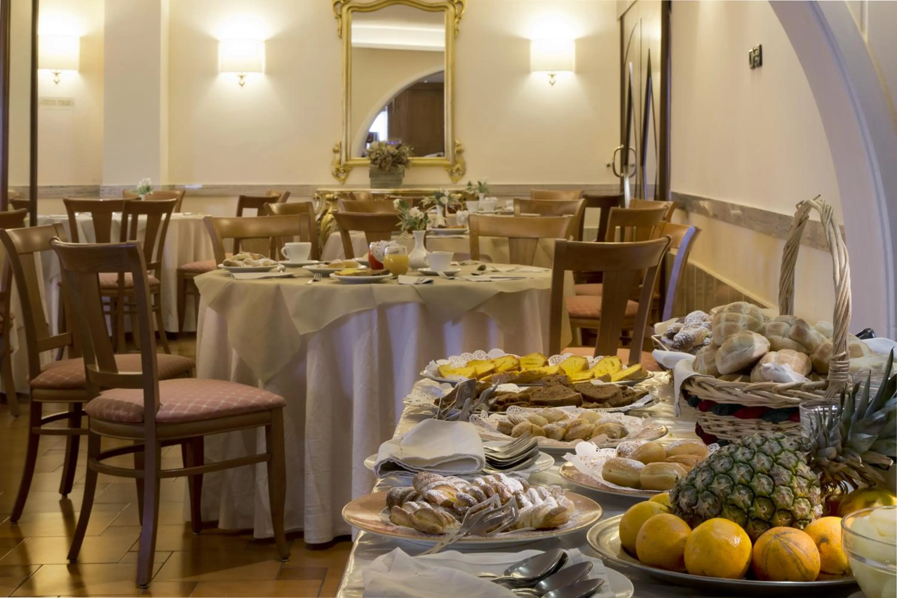 Continental breakfast in American Hotel