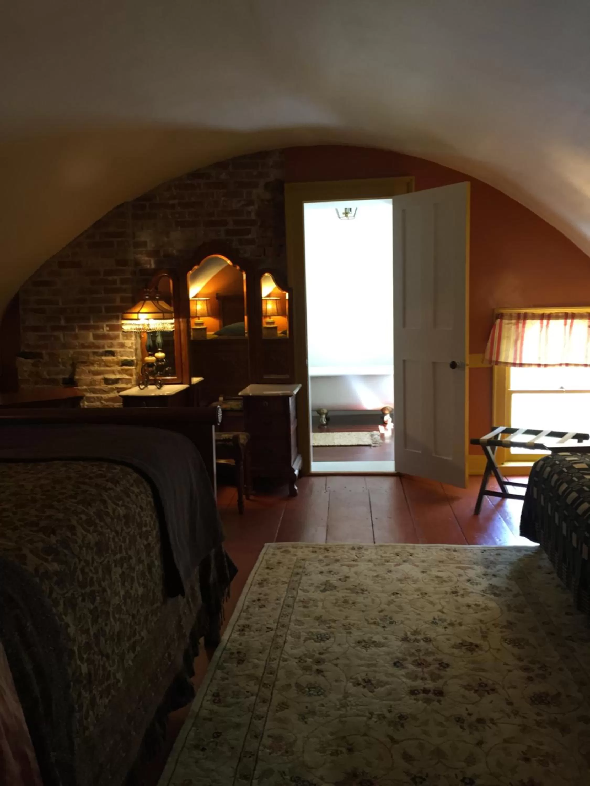 TV and multimedia in Innkeeper's Place B&B