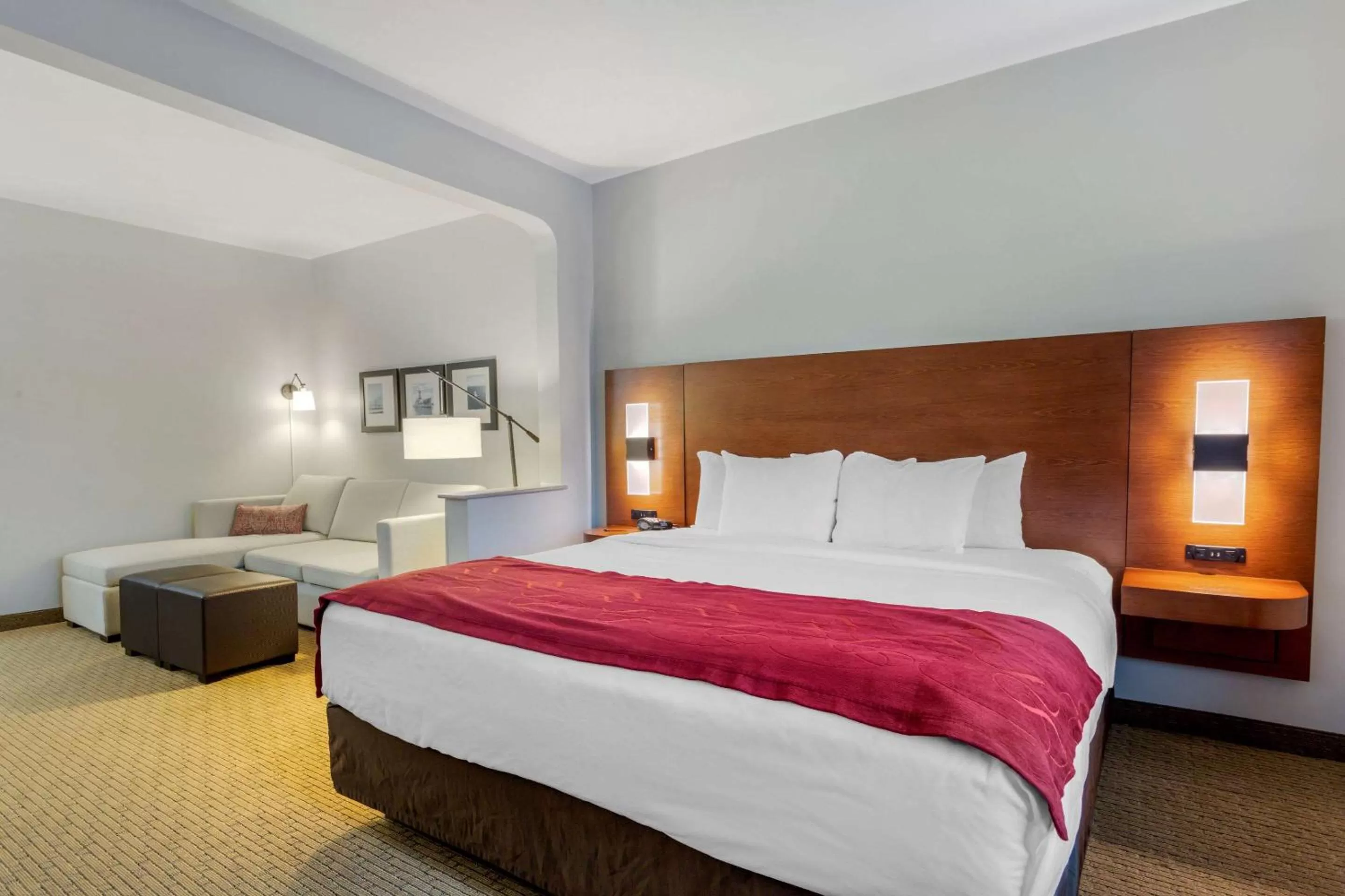 Bedroom in Comfort Suites La Porte - Baytown