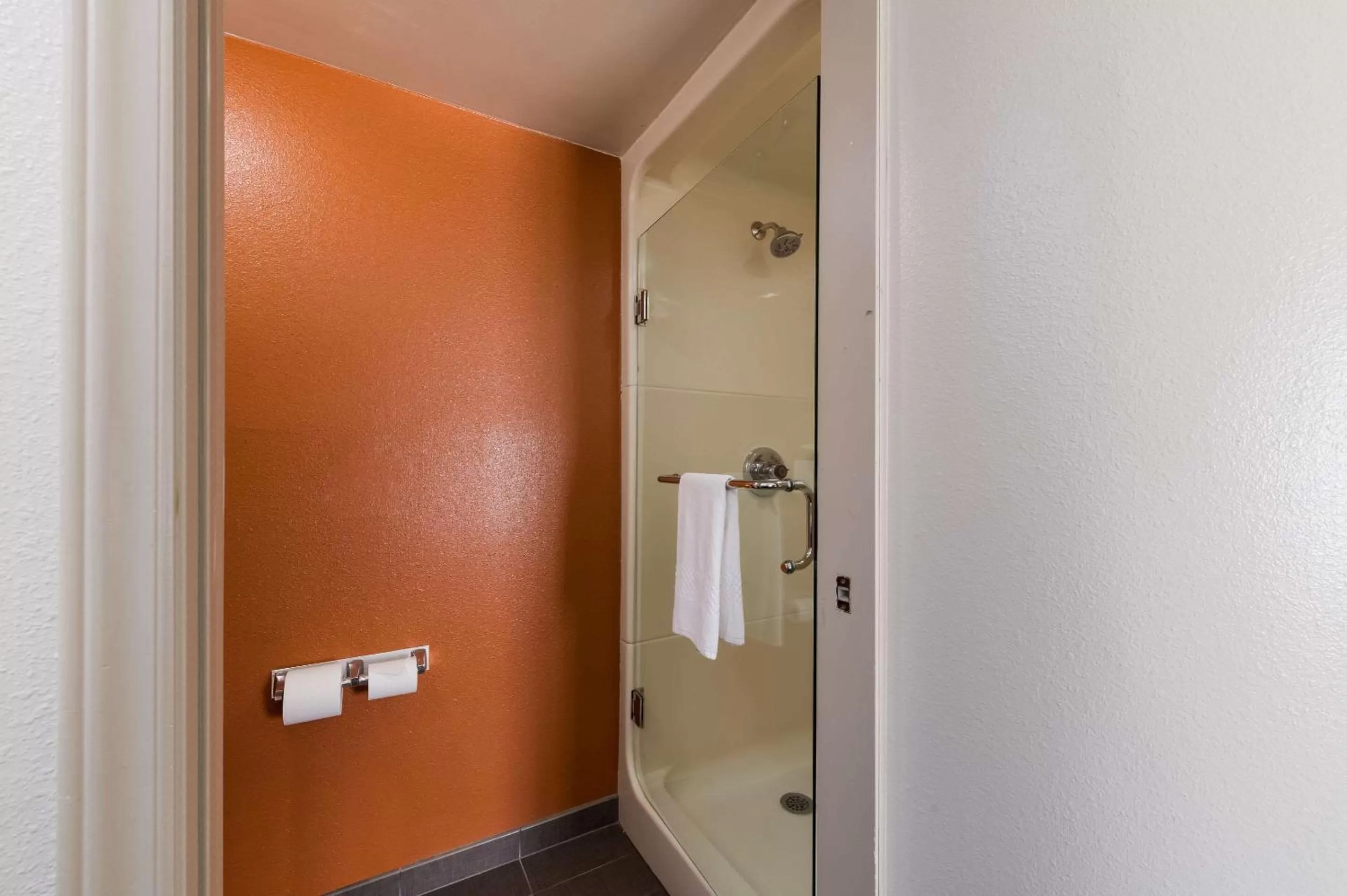 Bedroom in Sleep Inn Kernersville I-40