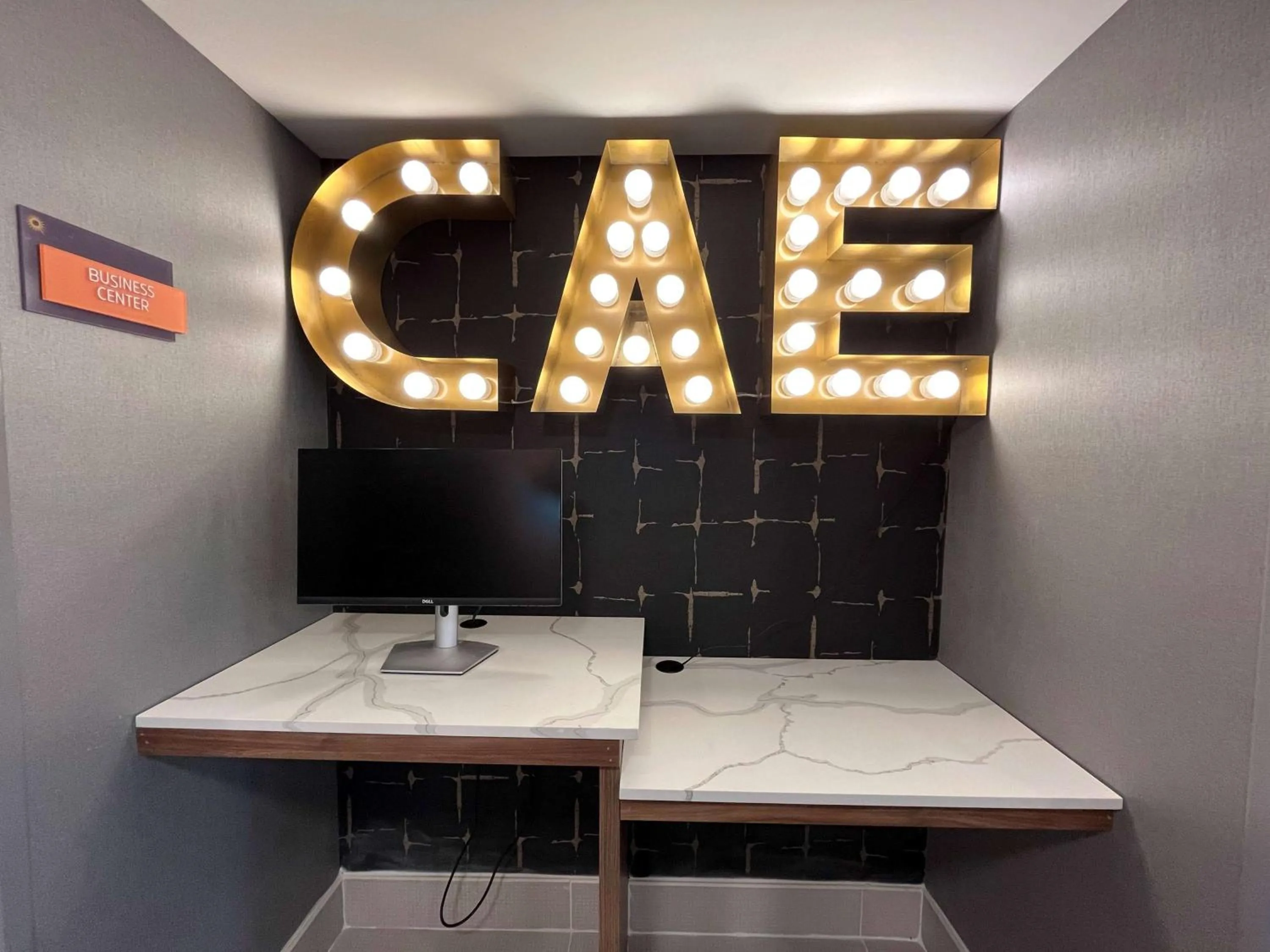 Business facilities in La Quinta Inn by Wyndham Columbia NE Fort Jackson