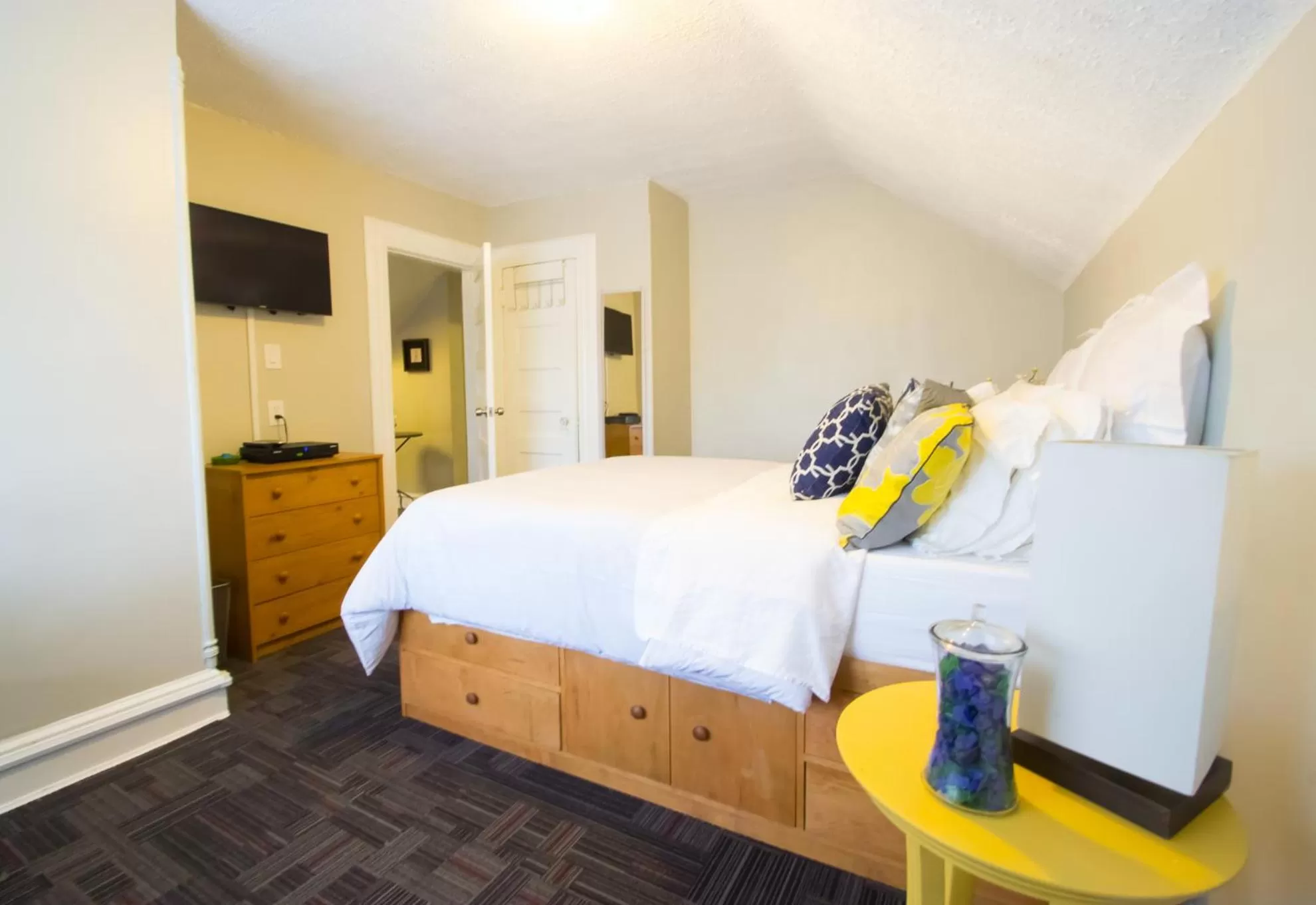 Deluxe Family Suite in A and FayeBed and Breakfast, Inc,