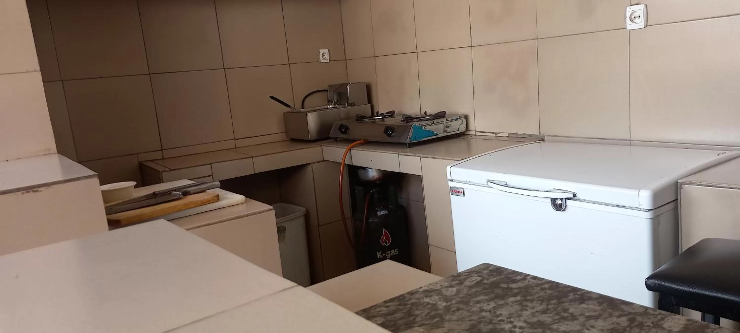 Kitchen/Kitchenette in Tommy's Budget Rooms